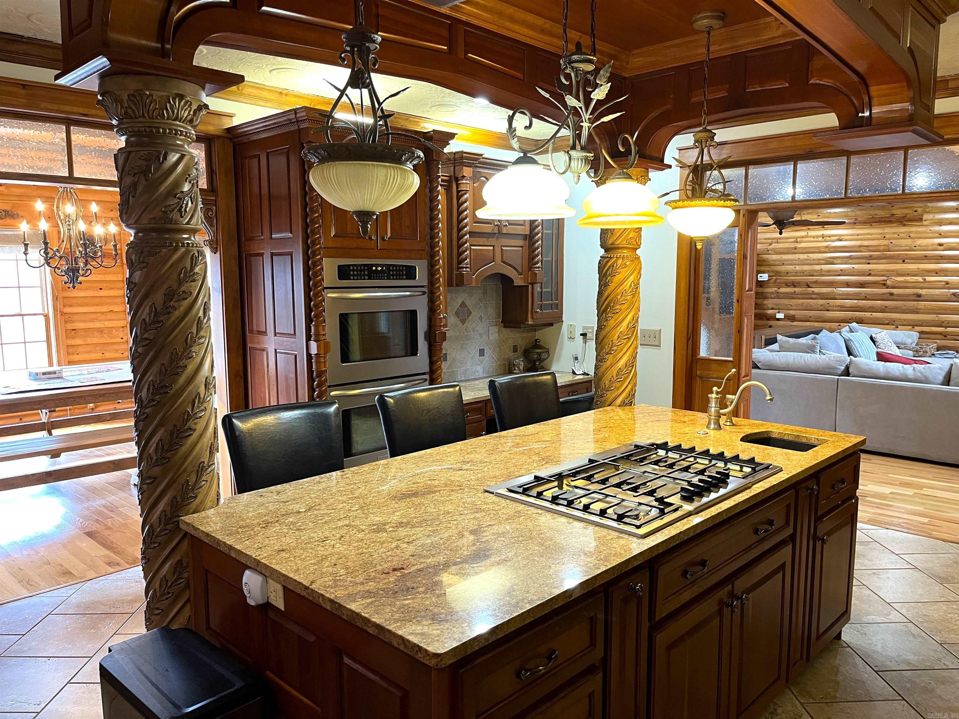 125  Monroe  Mountain View, AR