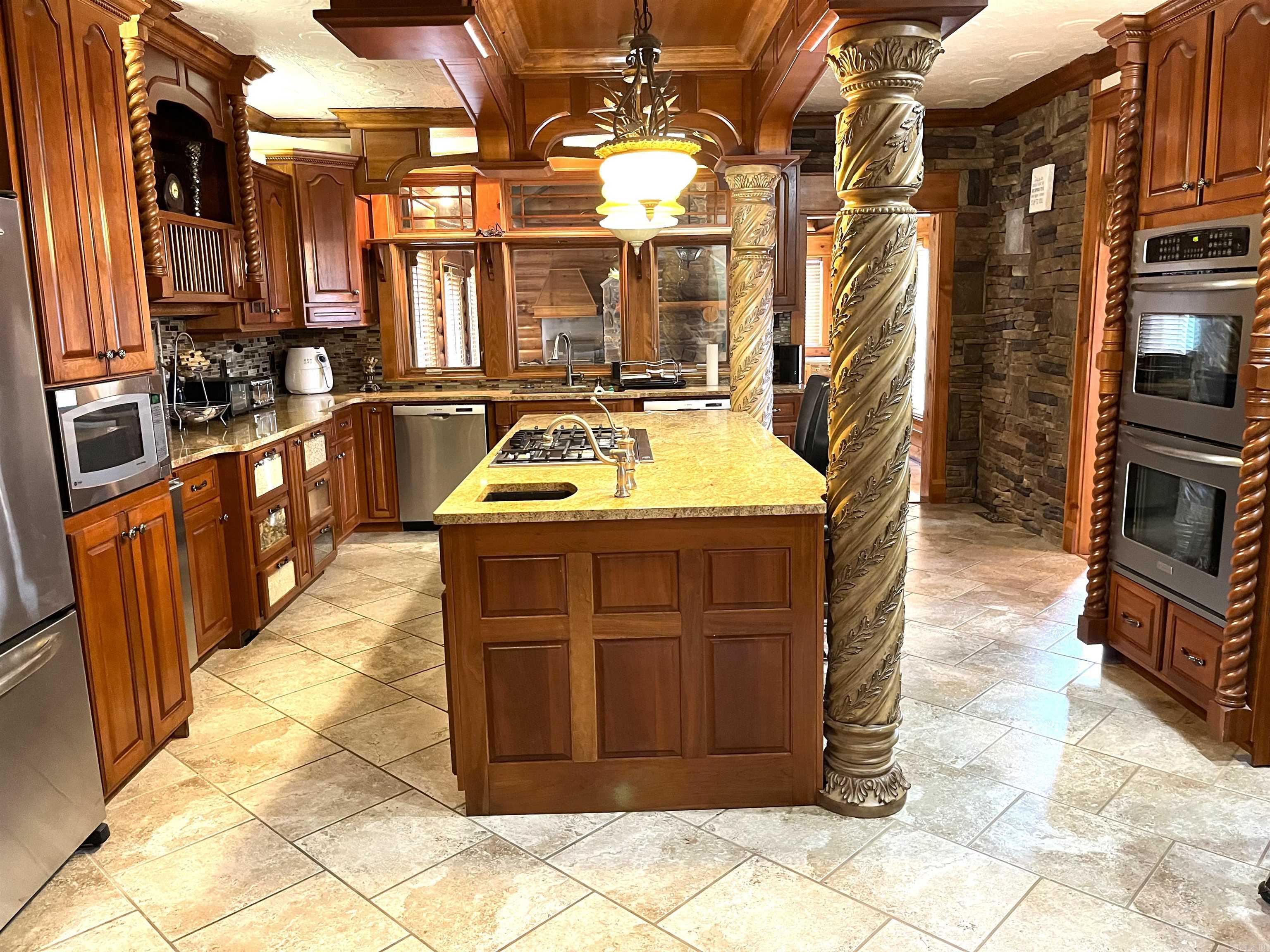 125  Monroe  Mountain View, AR