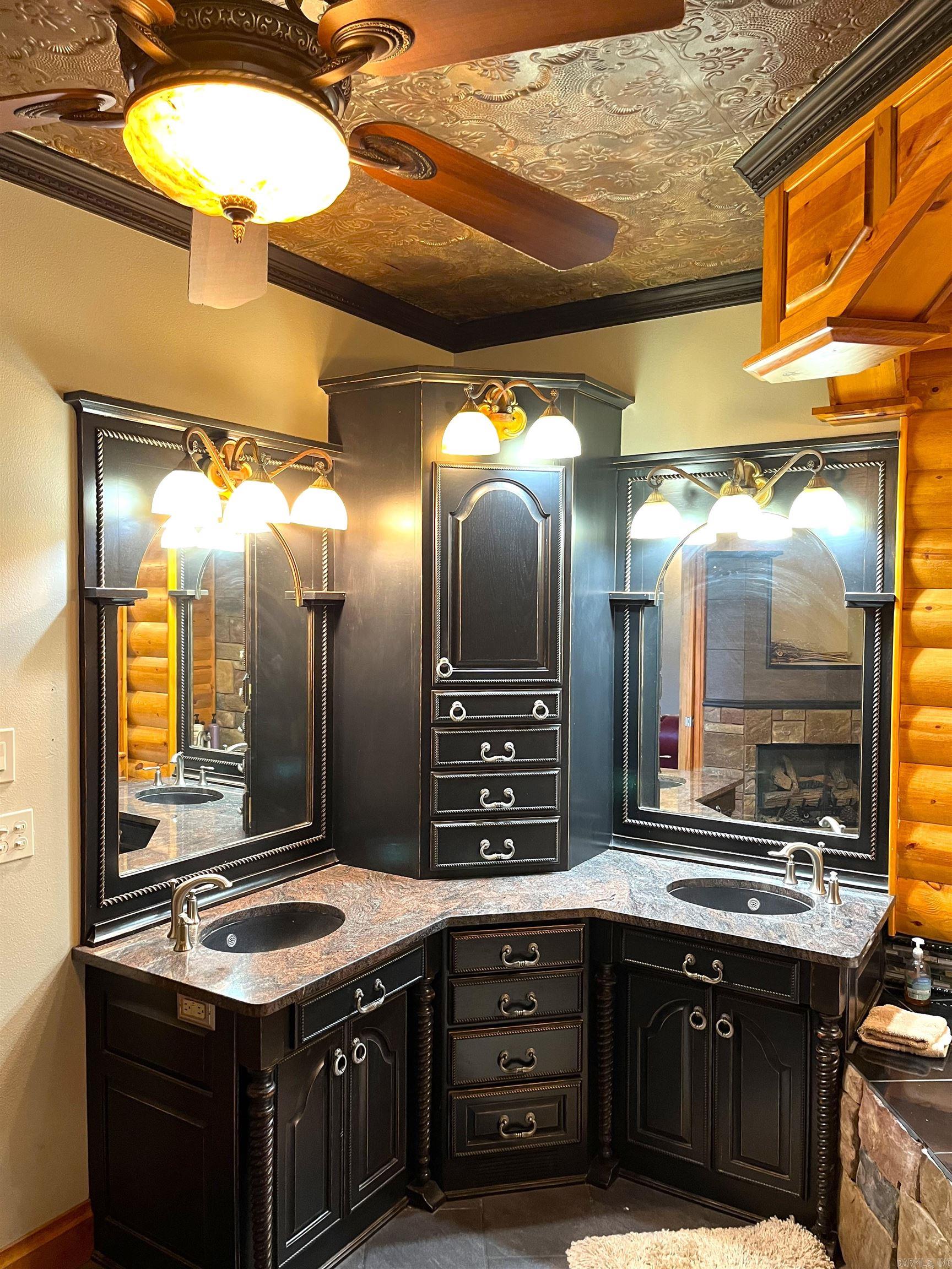 125  Monroe  Mountain View, AR