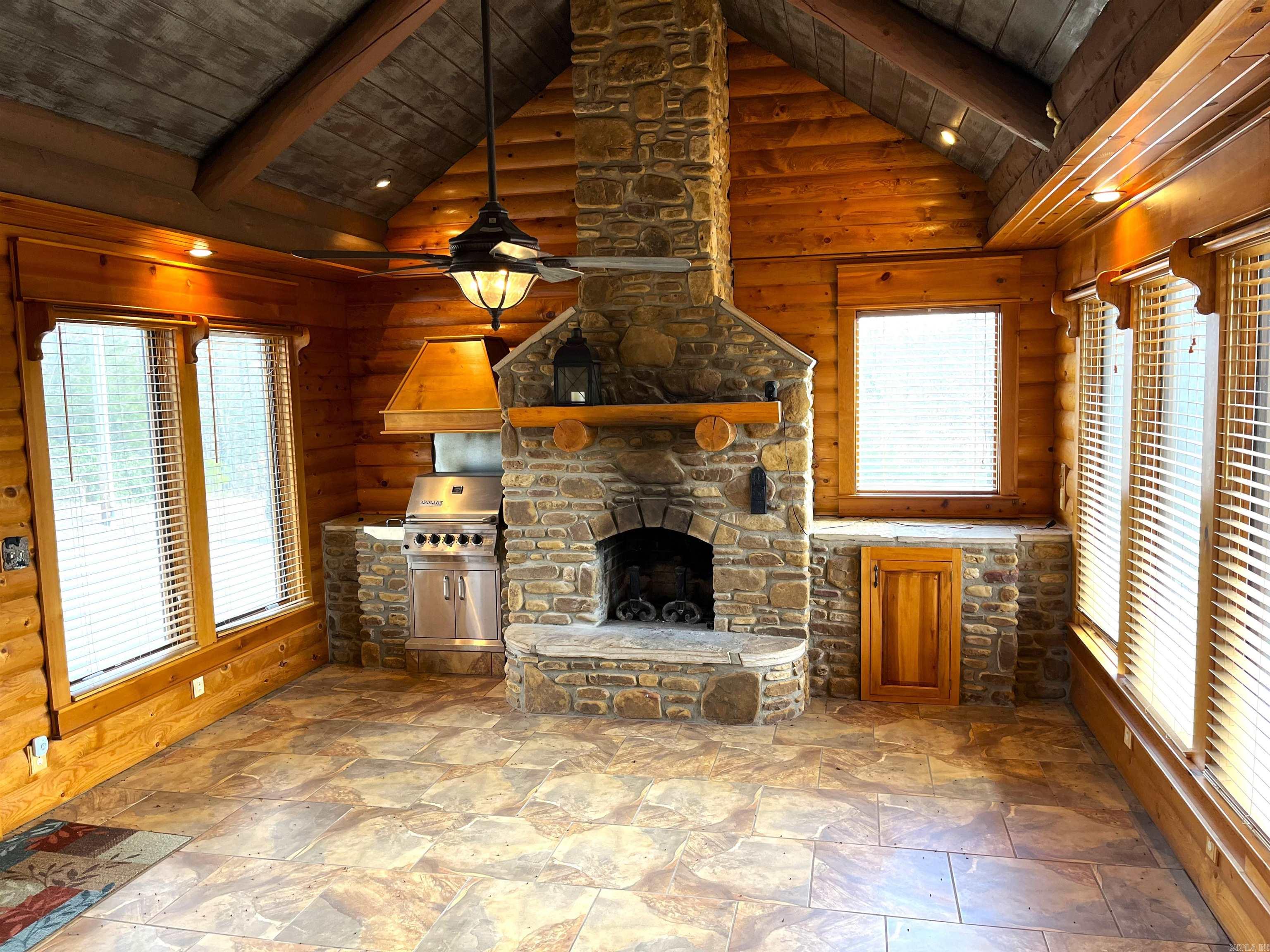 125  Monroe  Mountain View, AR