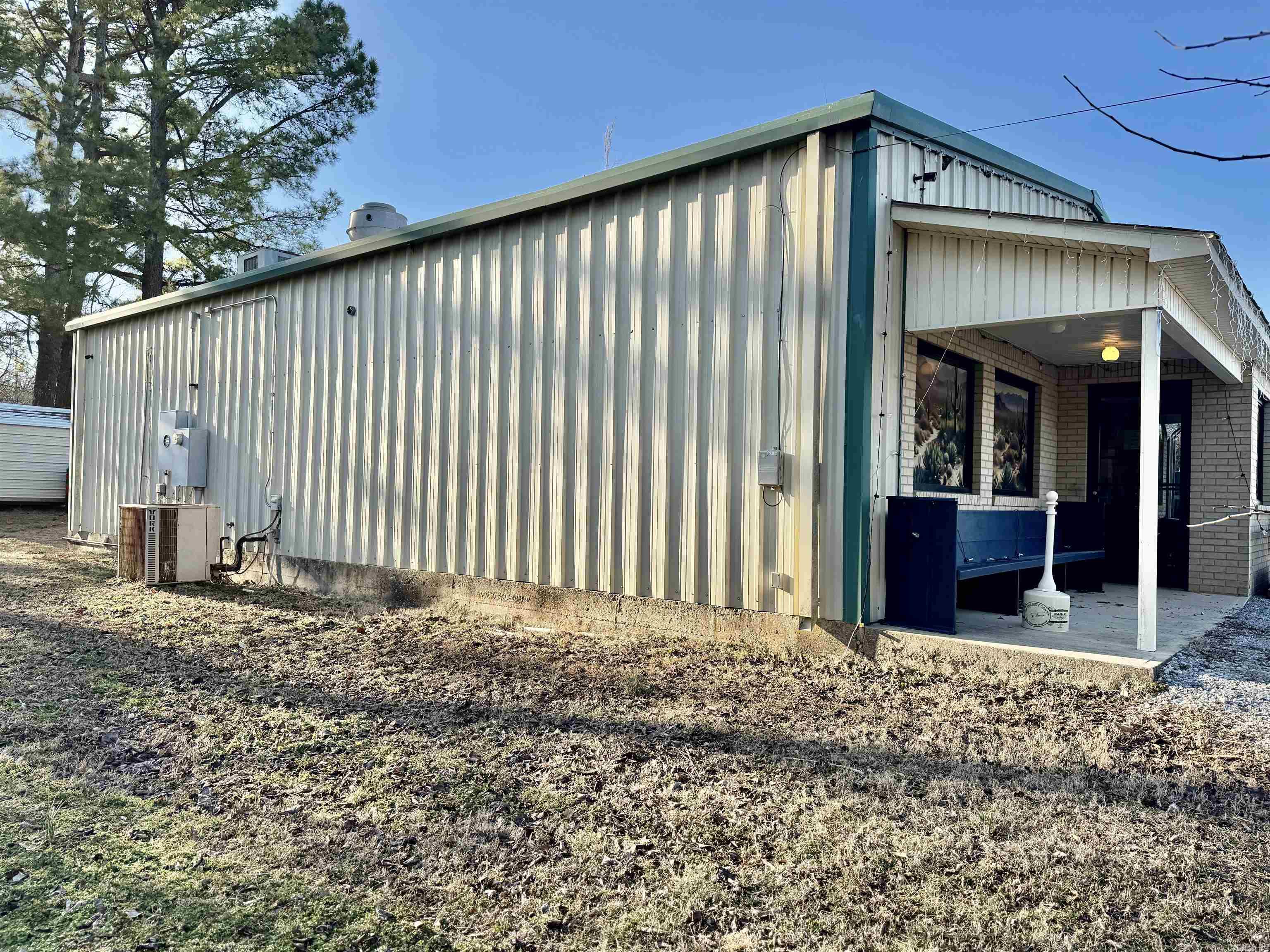 52 S Main  Mount Pleasant, AR