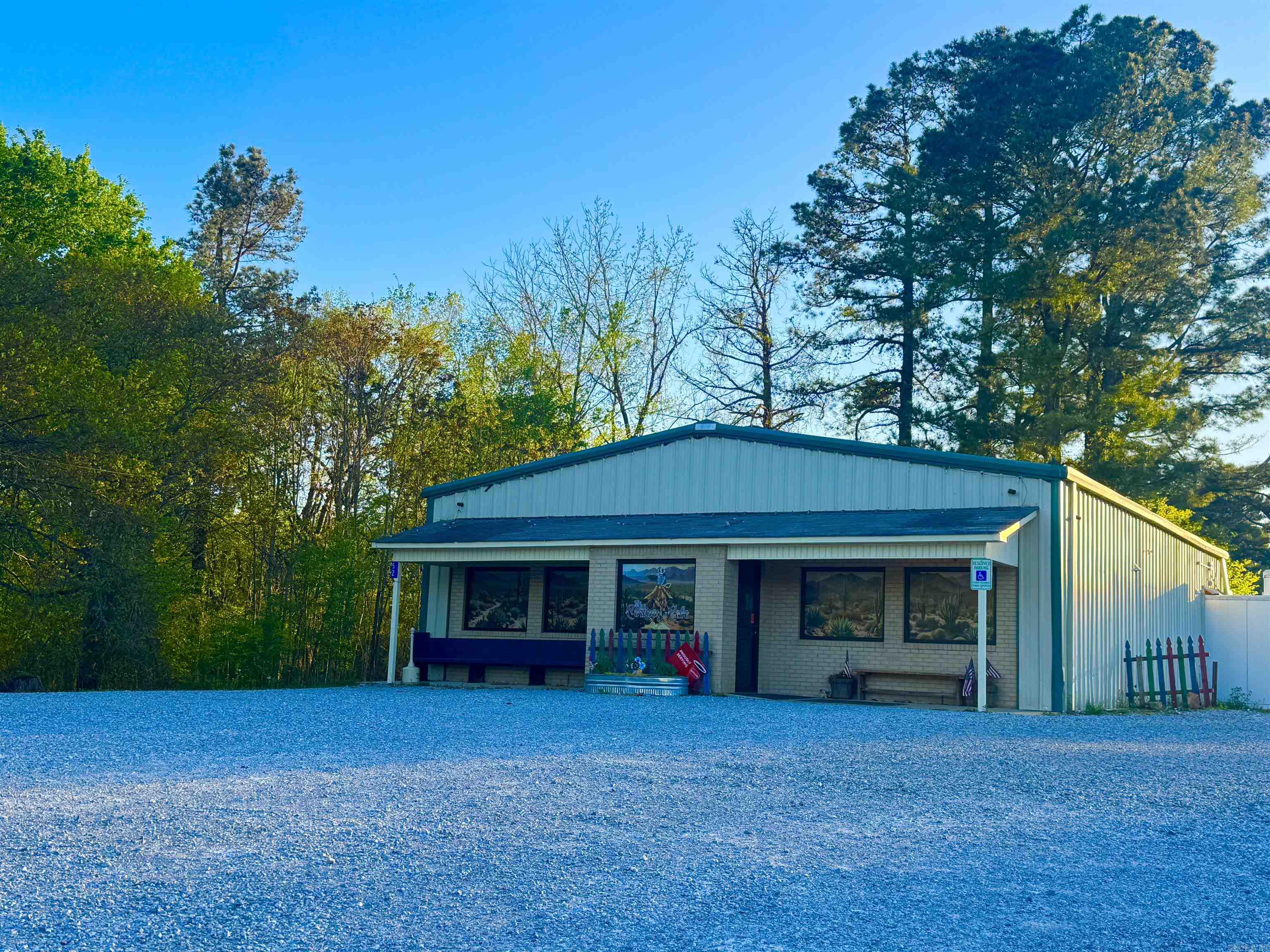52 S Main  Mount Pleasant, AR