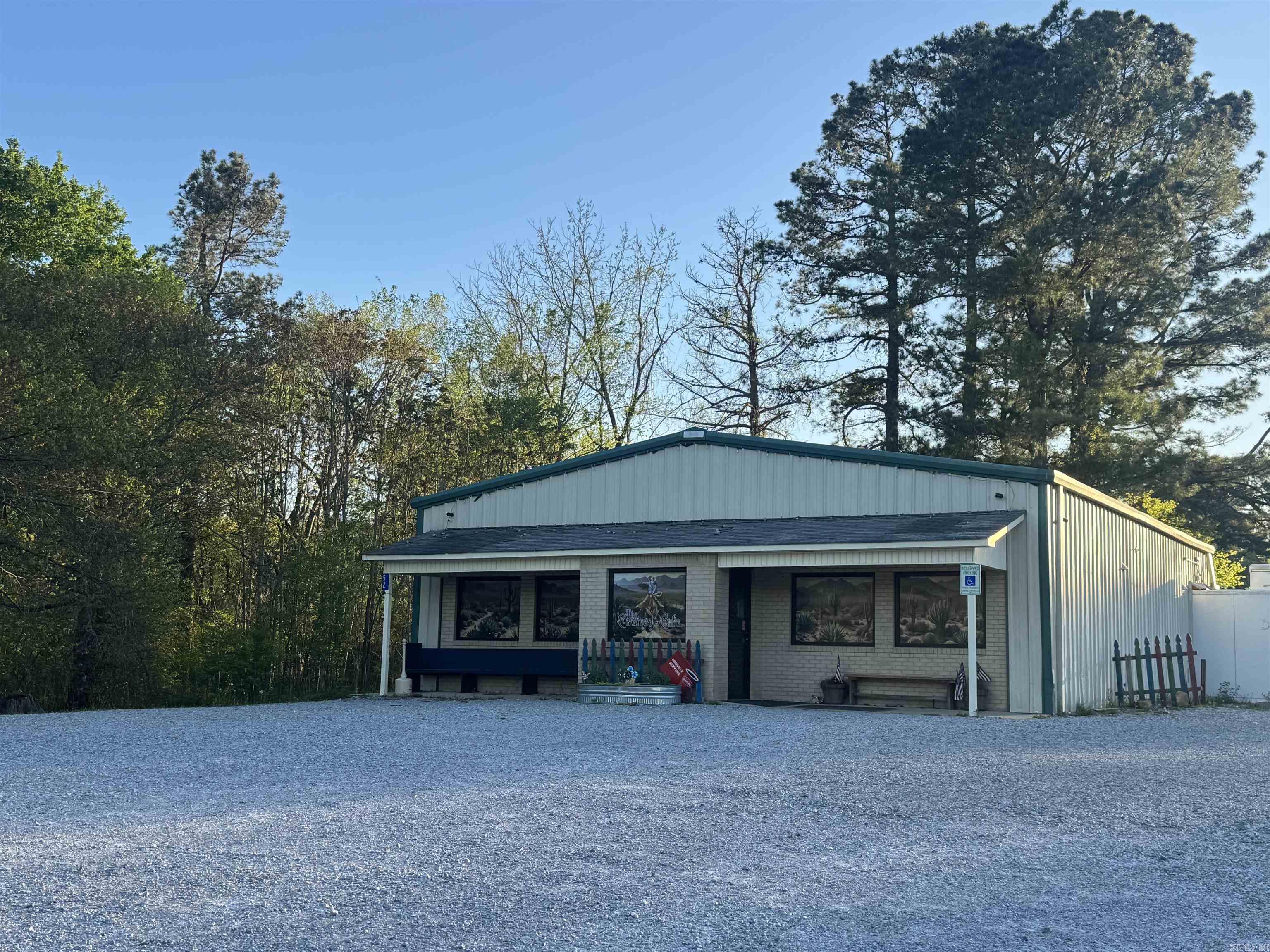52 S Main  Mount Pleasant, AR
