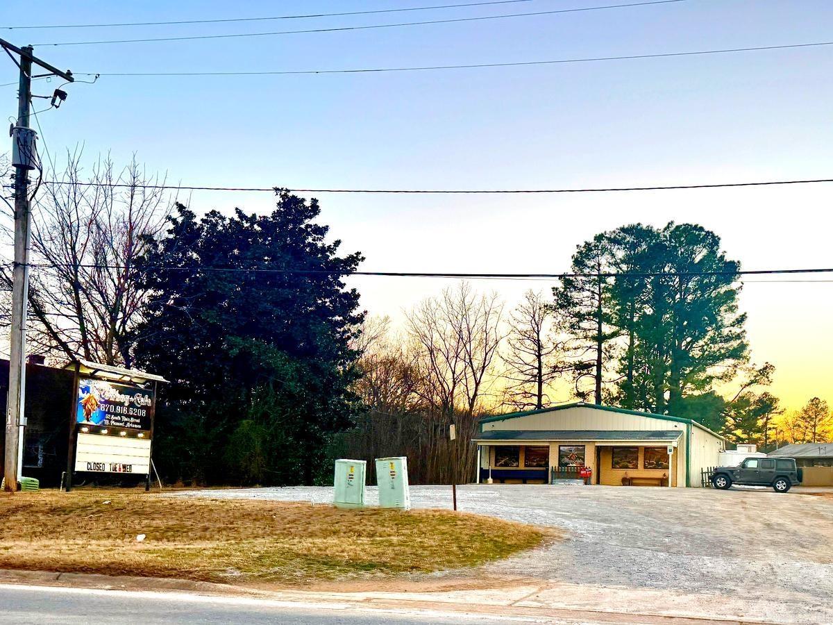 52 S Main  Mount Pleasant, AR