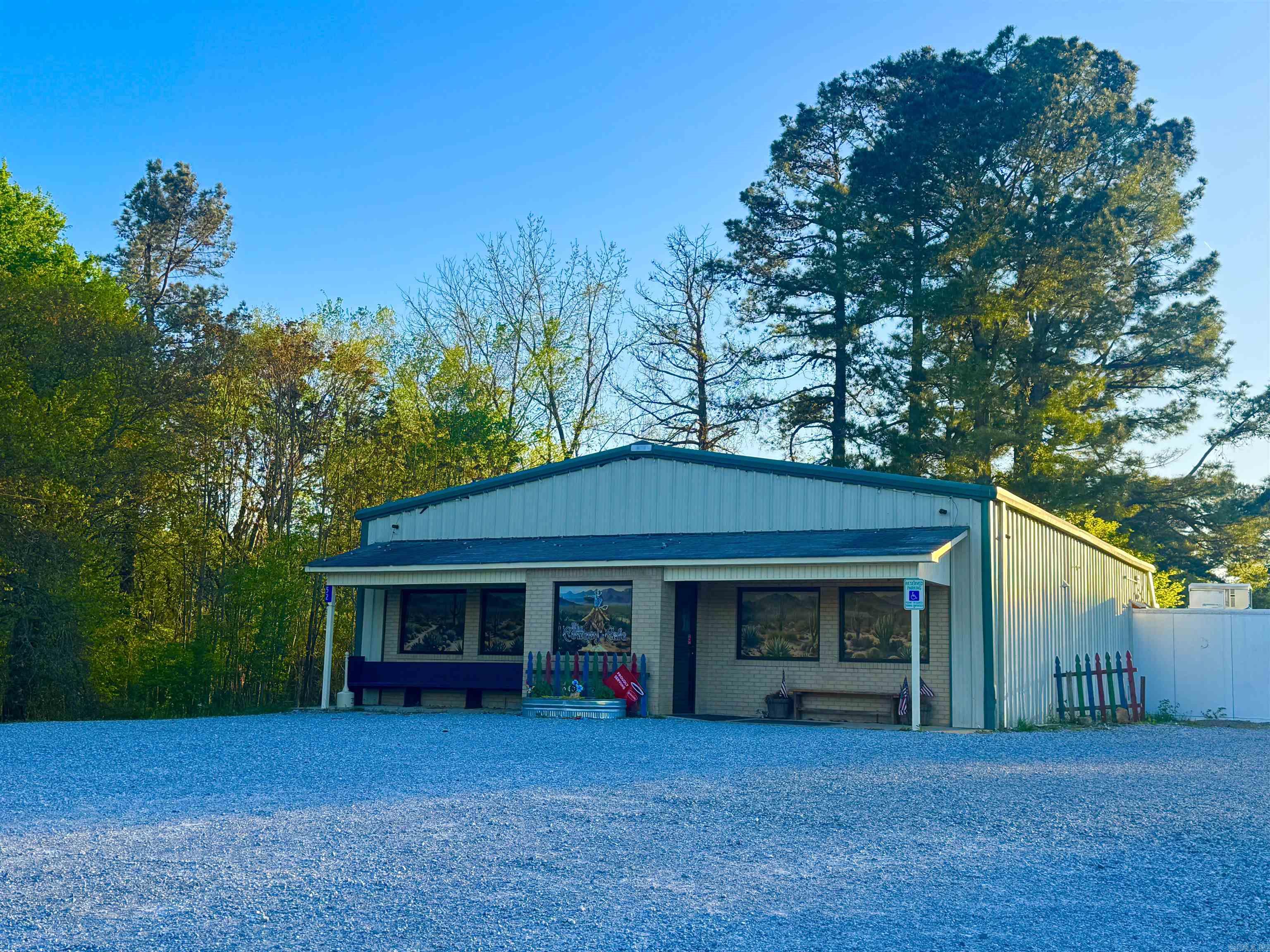 52 S Main  Mount Pleasant, AR