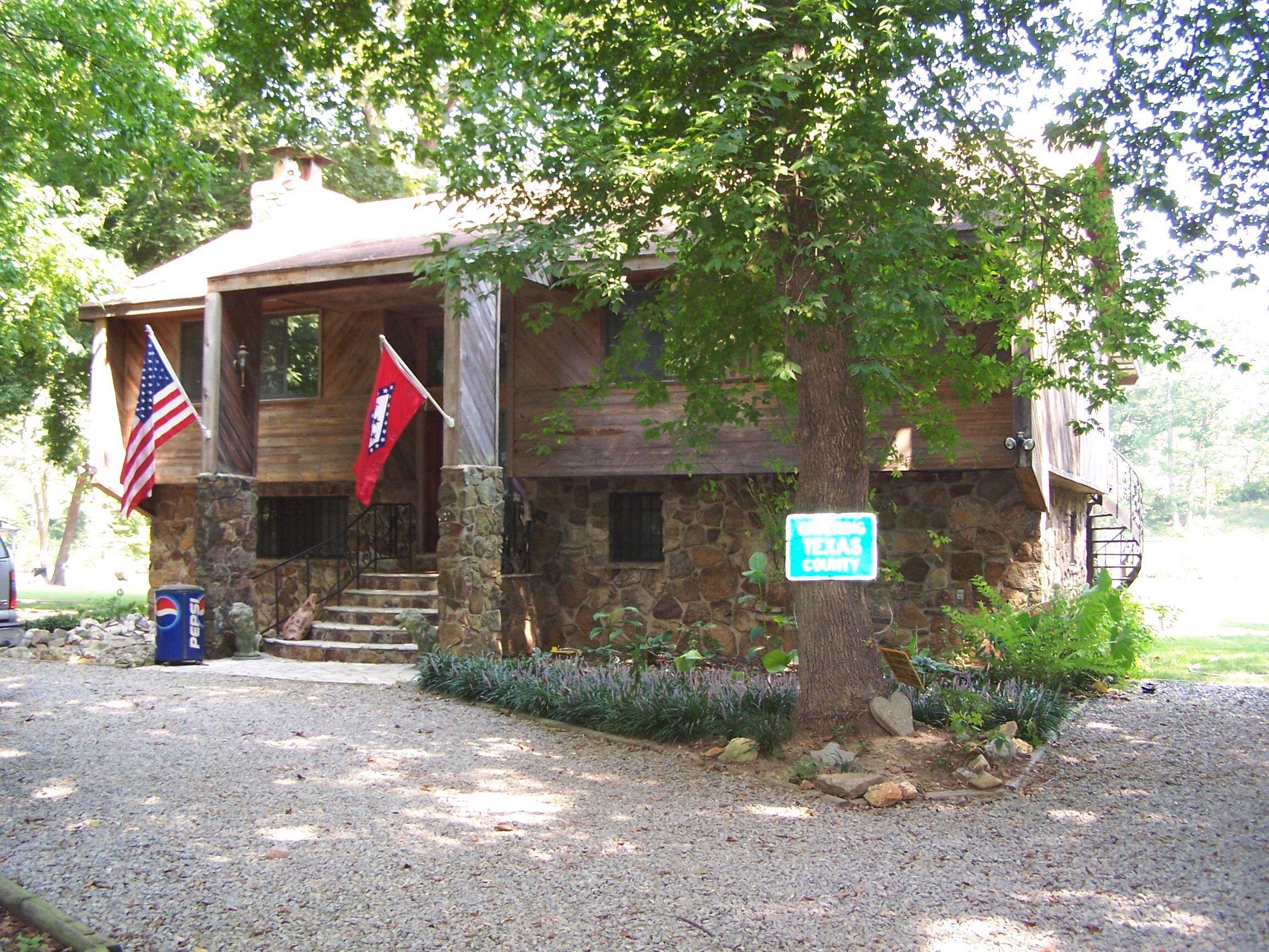   895 Saddler Falls Rd., Mammoth Spring, Arkansas 72  Mammoth Spring, AR