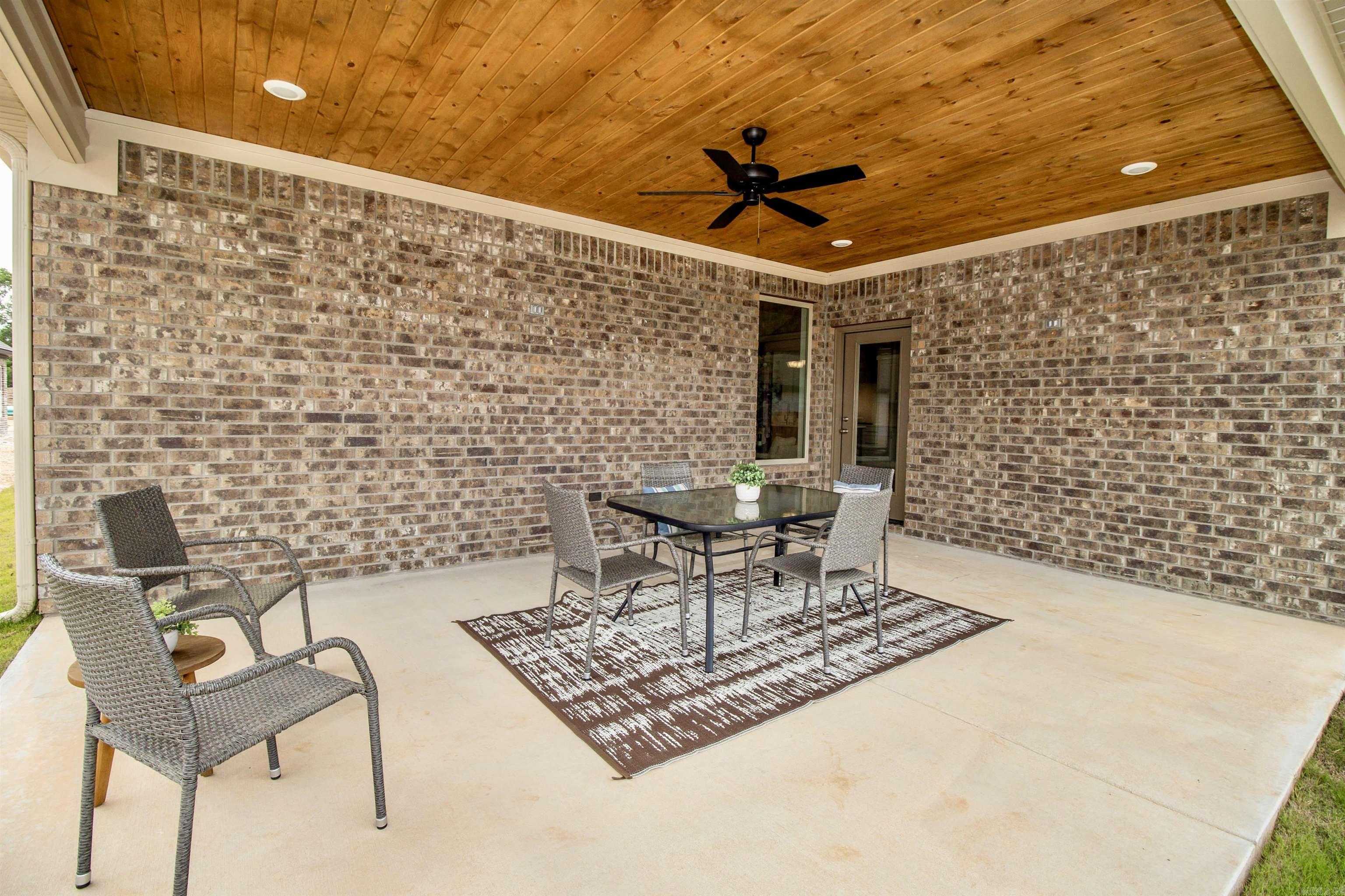 5016 Skilling Cove Benton, AR 72019