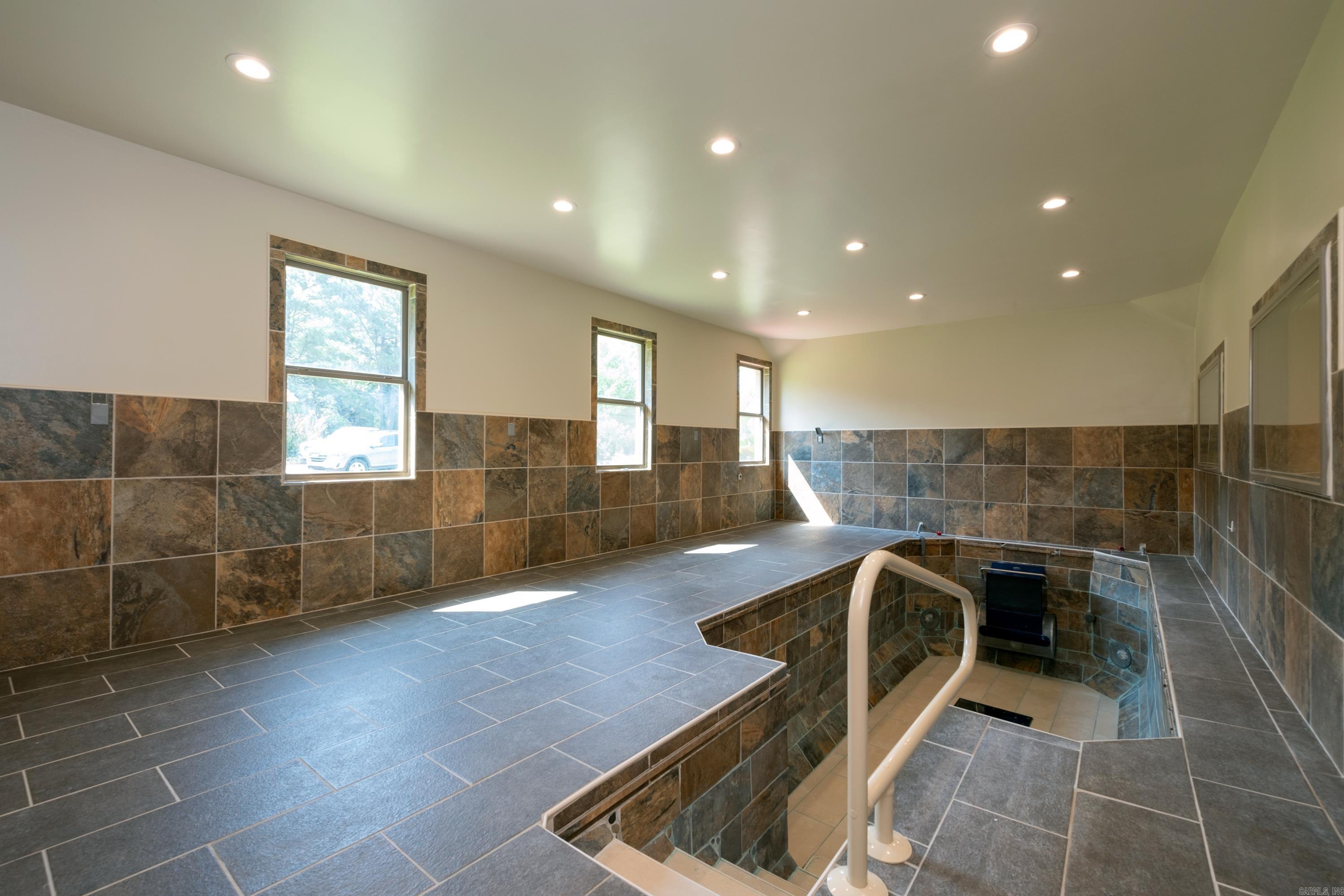 18708  Johns  Roland, AR