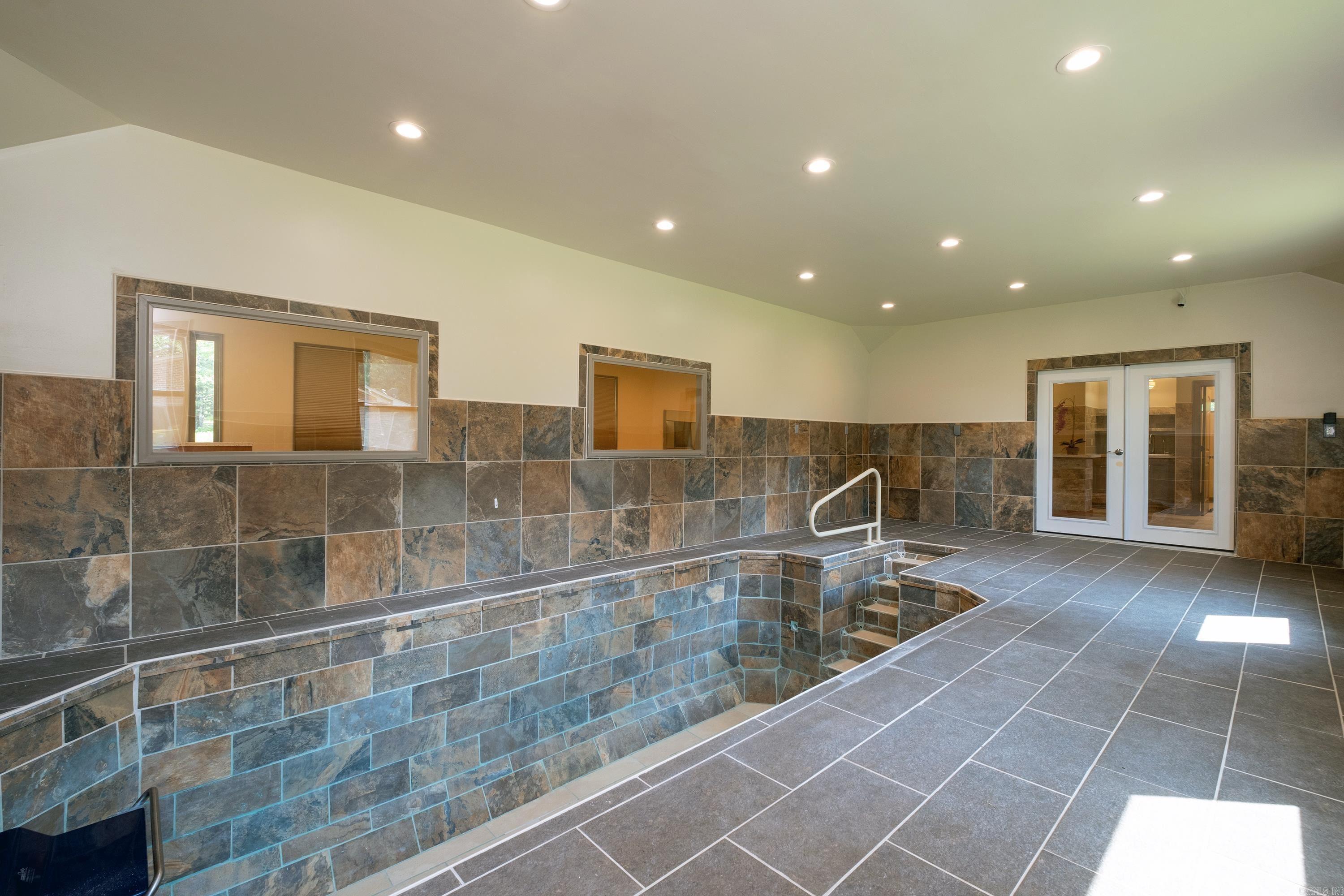 18708  Johns  Roland, AR