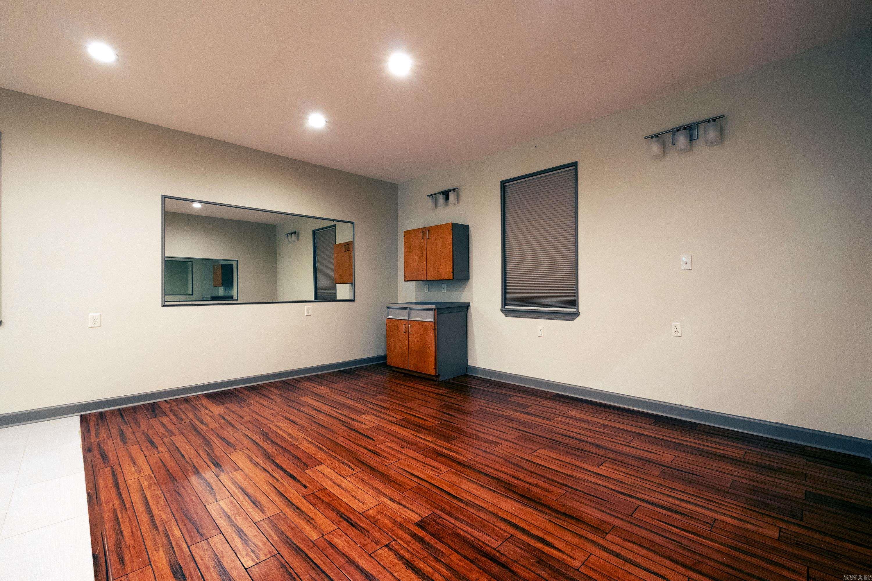 18708  Johns  Roland, AR