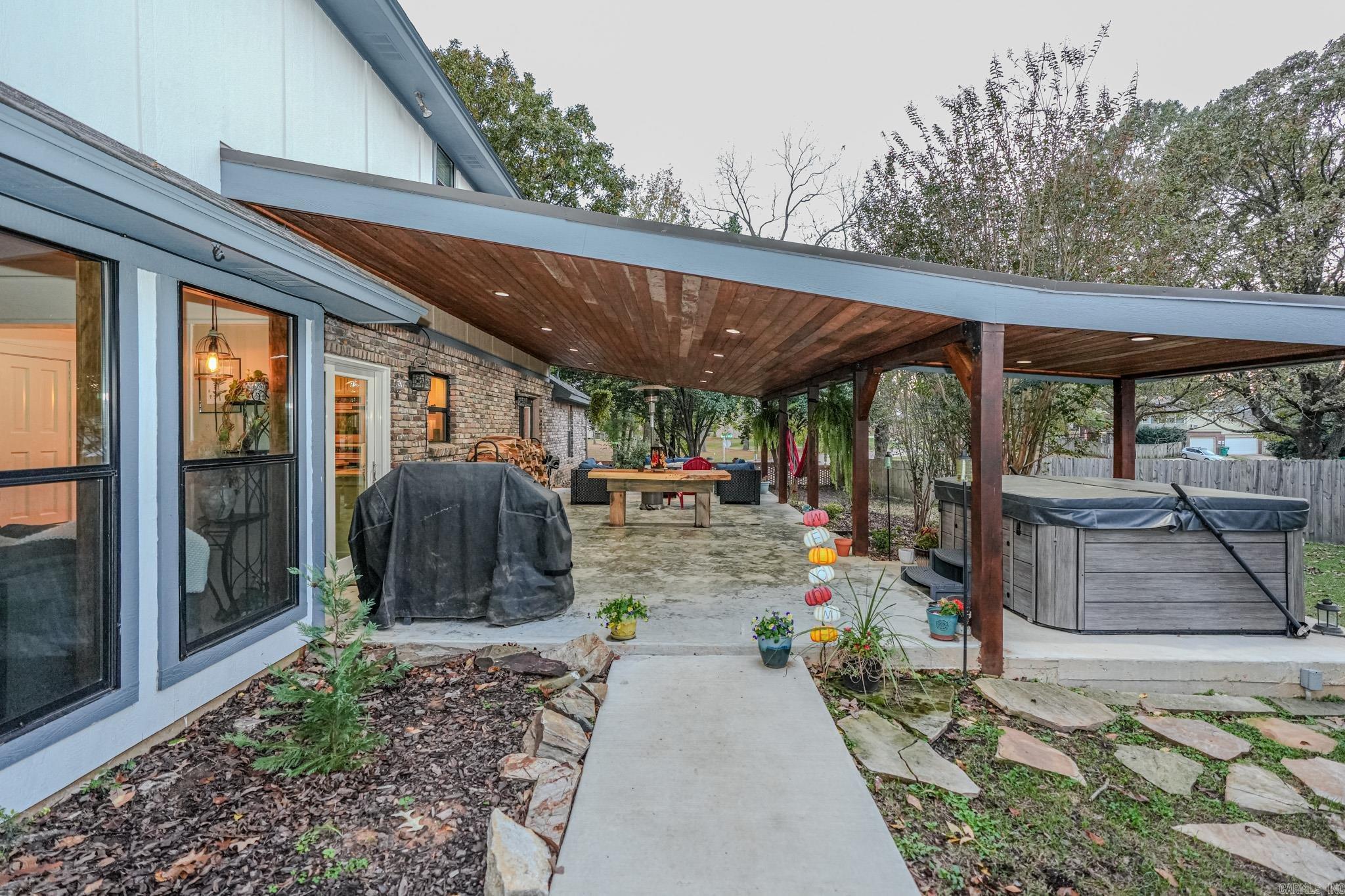 6301  Pecan Cove  Texarkana, TX