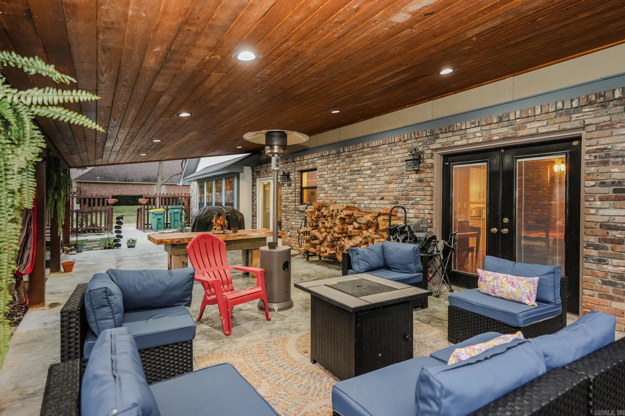6301  Pecan Cove  Texarkana, TX