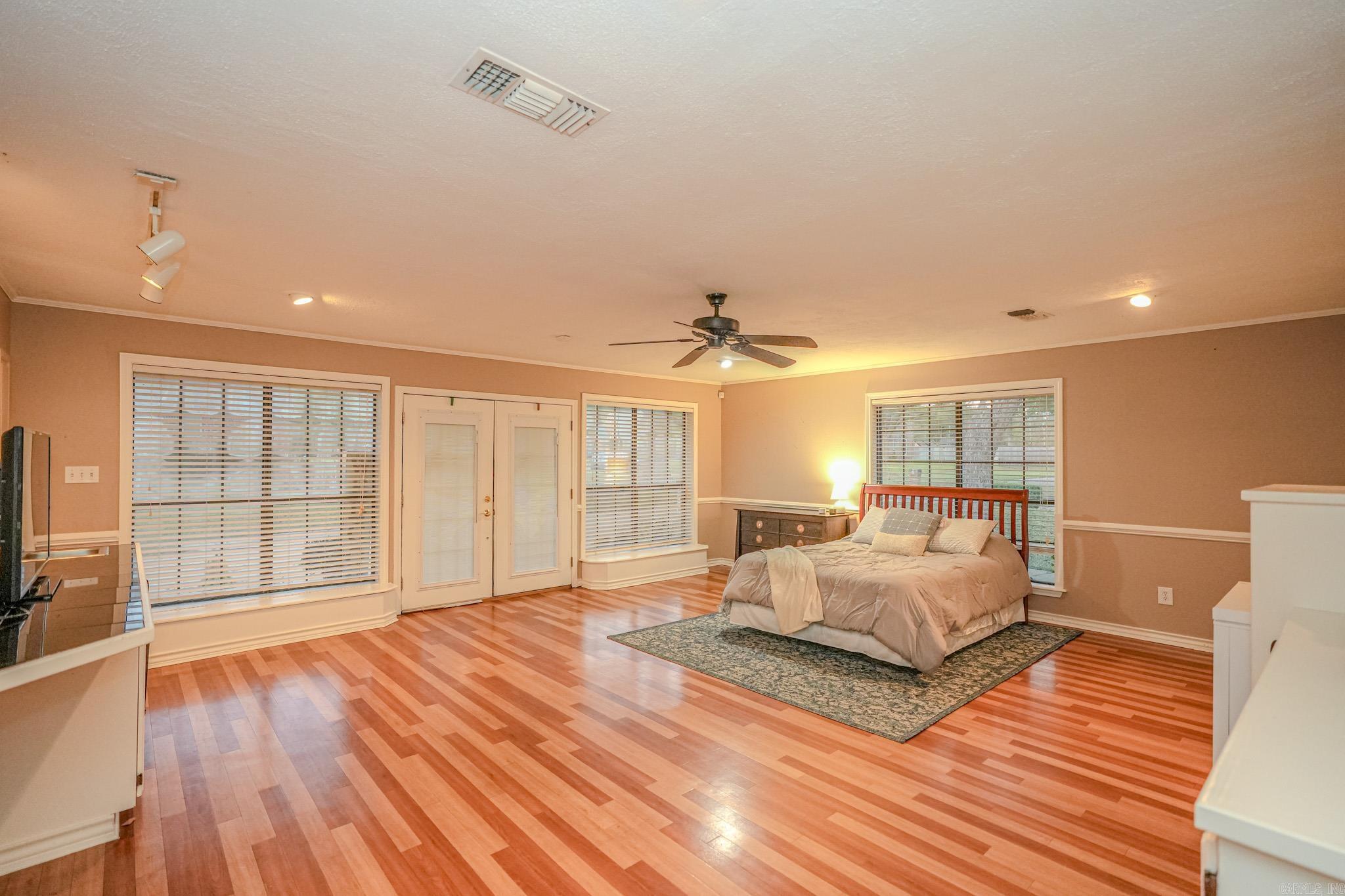 6301  Pecan Cove  Texarkana, TX