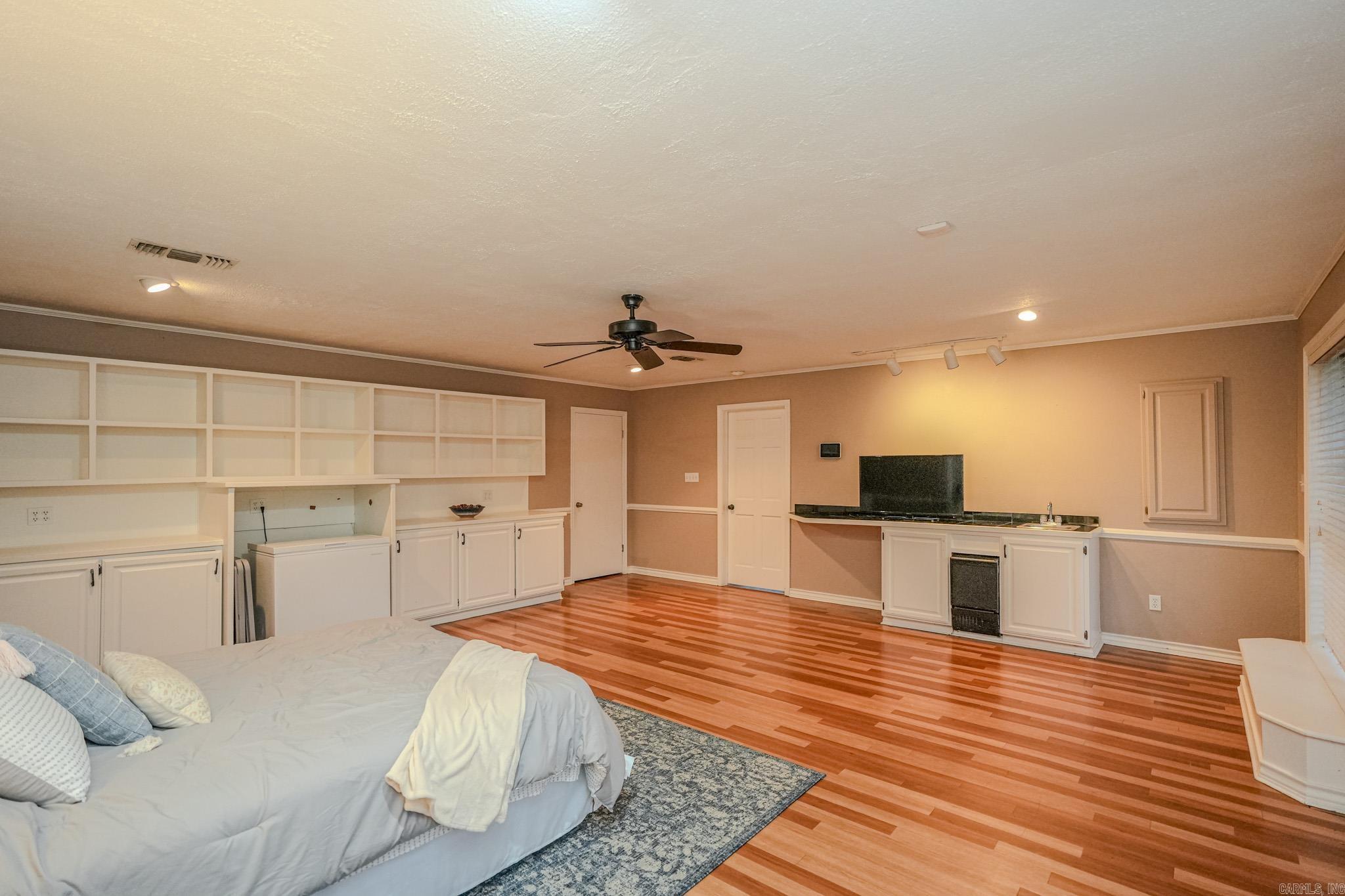 6301  Pecan Cove  Texarkana, TX