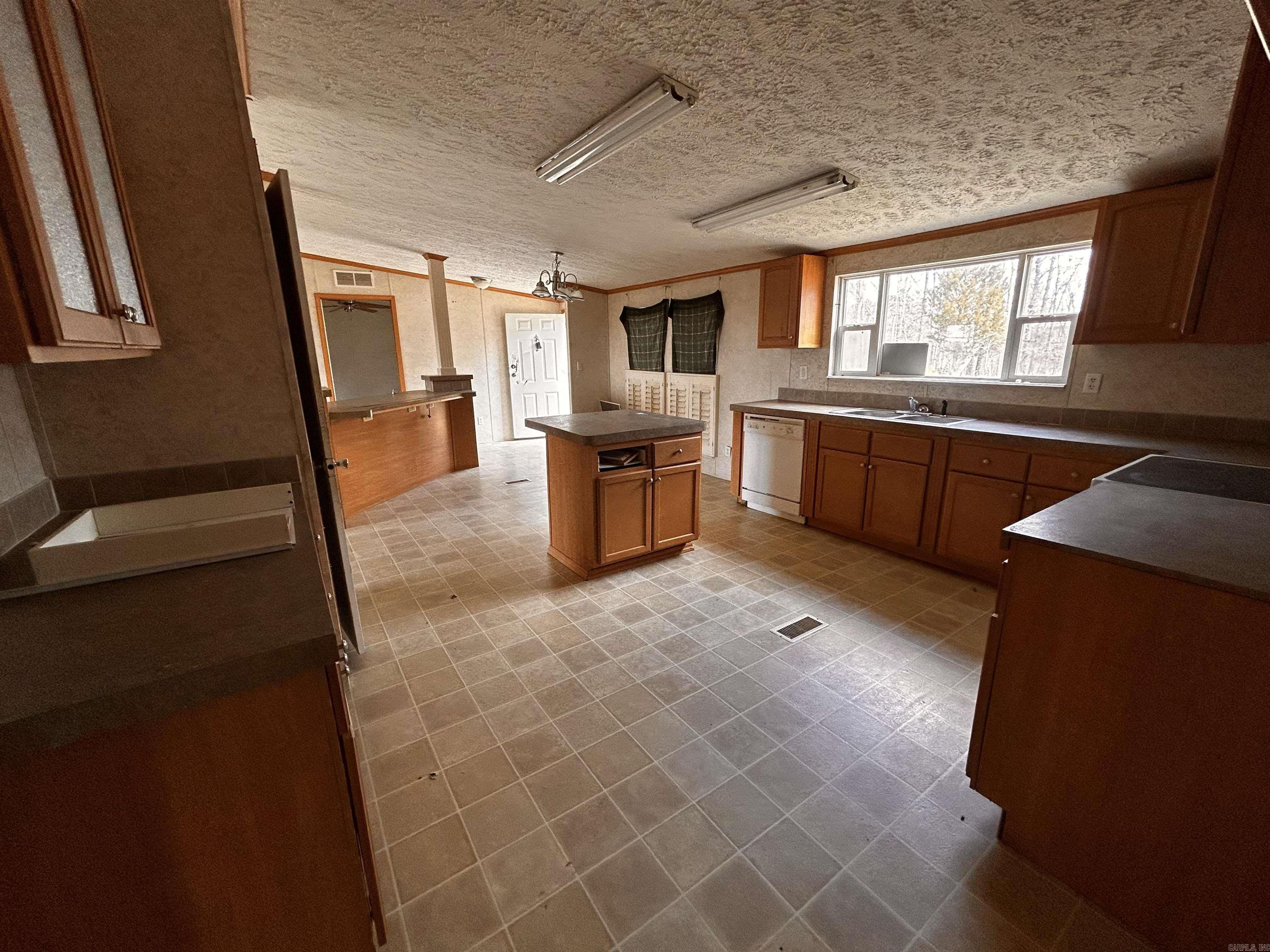 2249  MC 5036  Yellville, AR