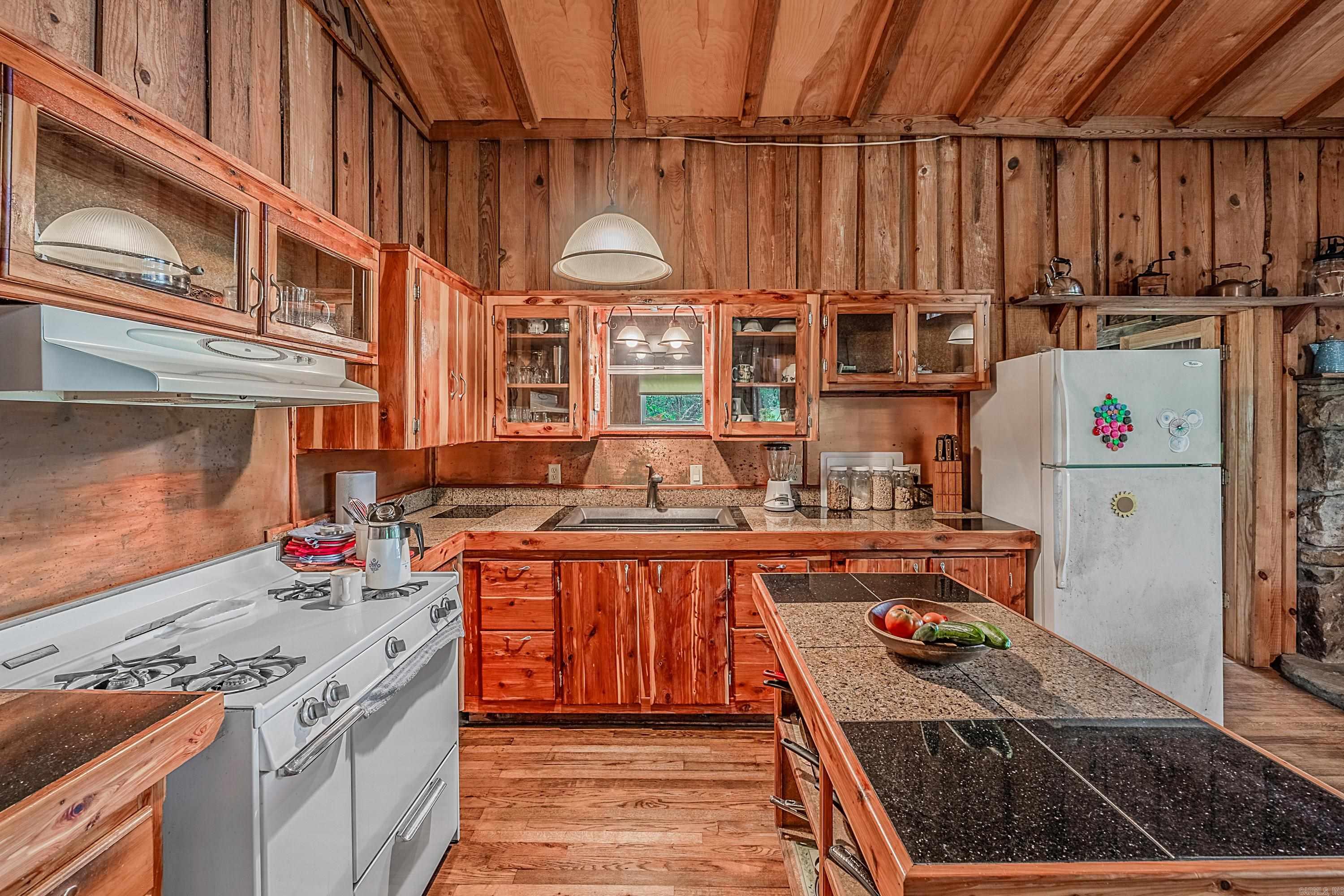 279  Candy  Clinton, AR