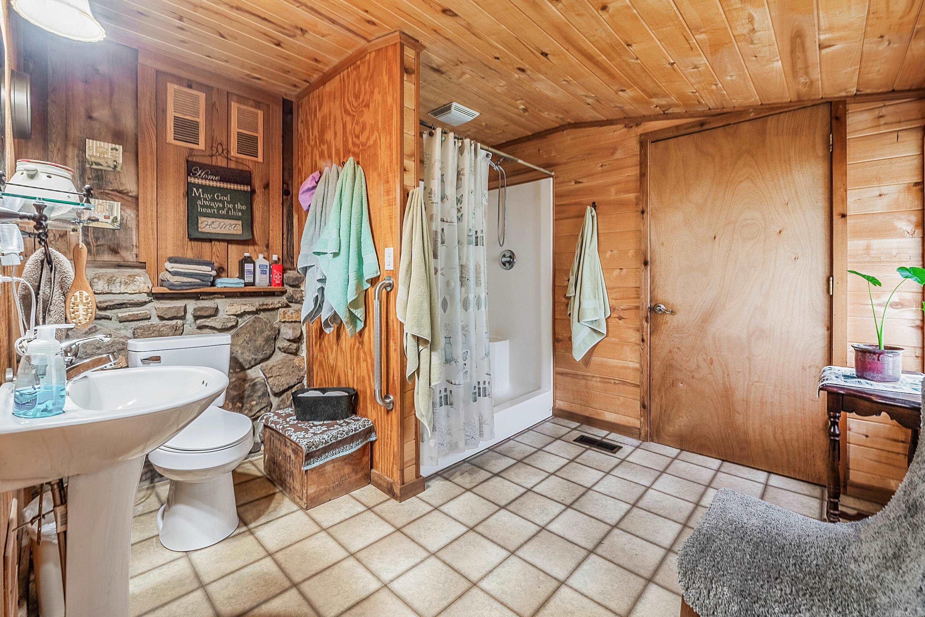 279  Candy  Clinton, AR