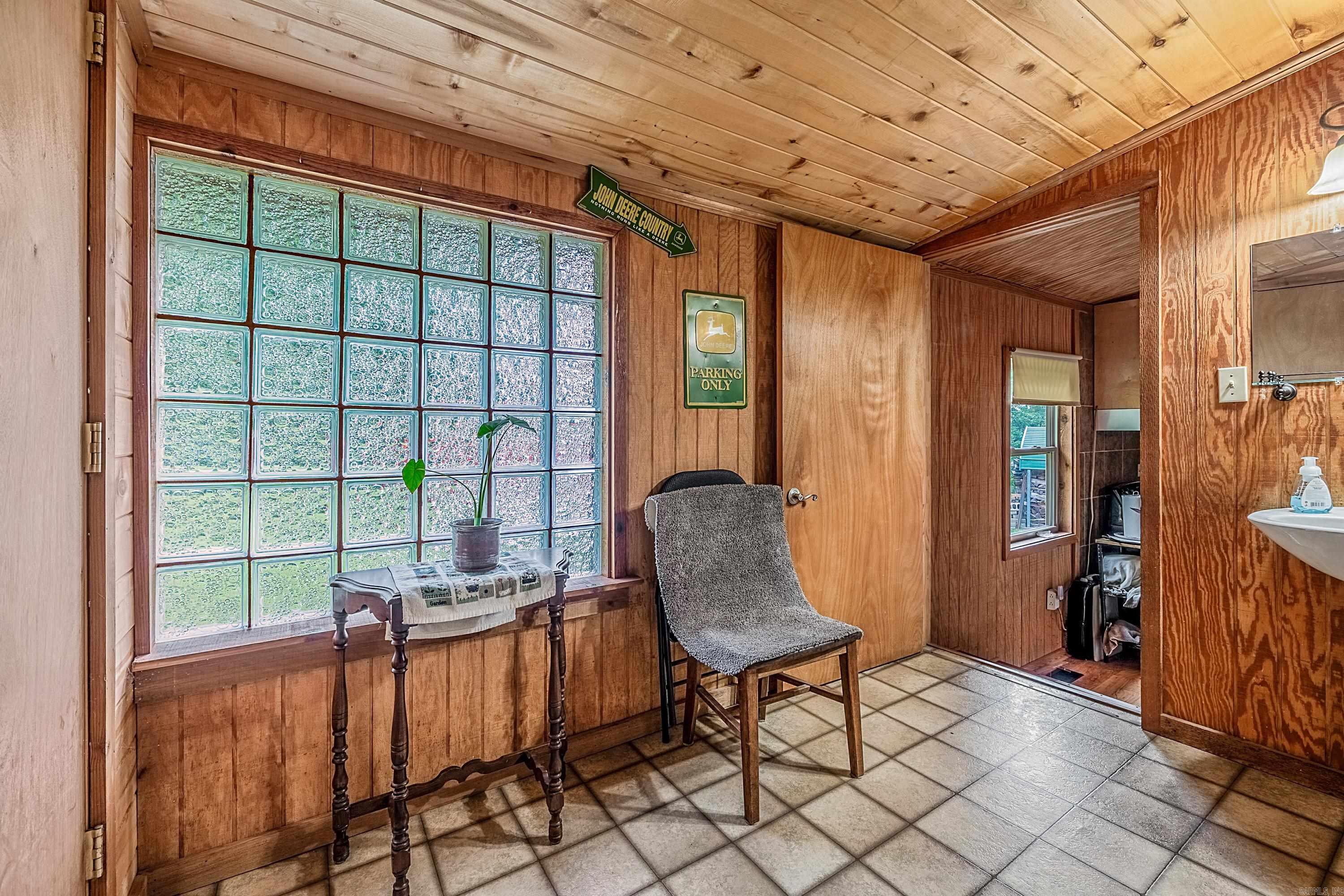 279  Candy  Clinton, AR