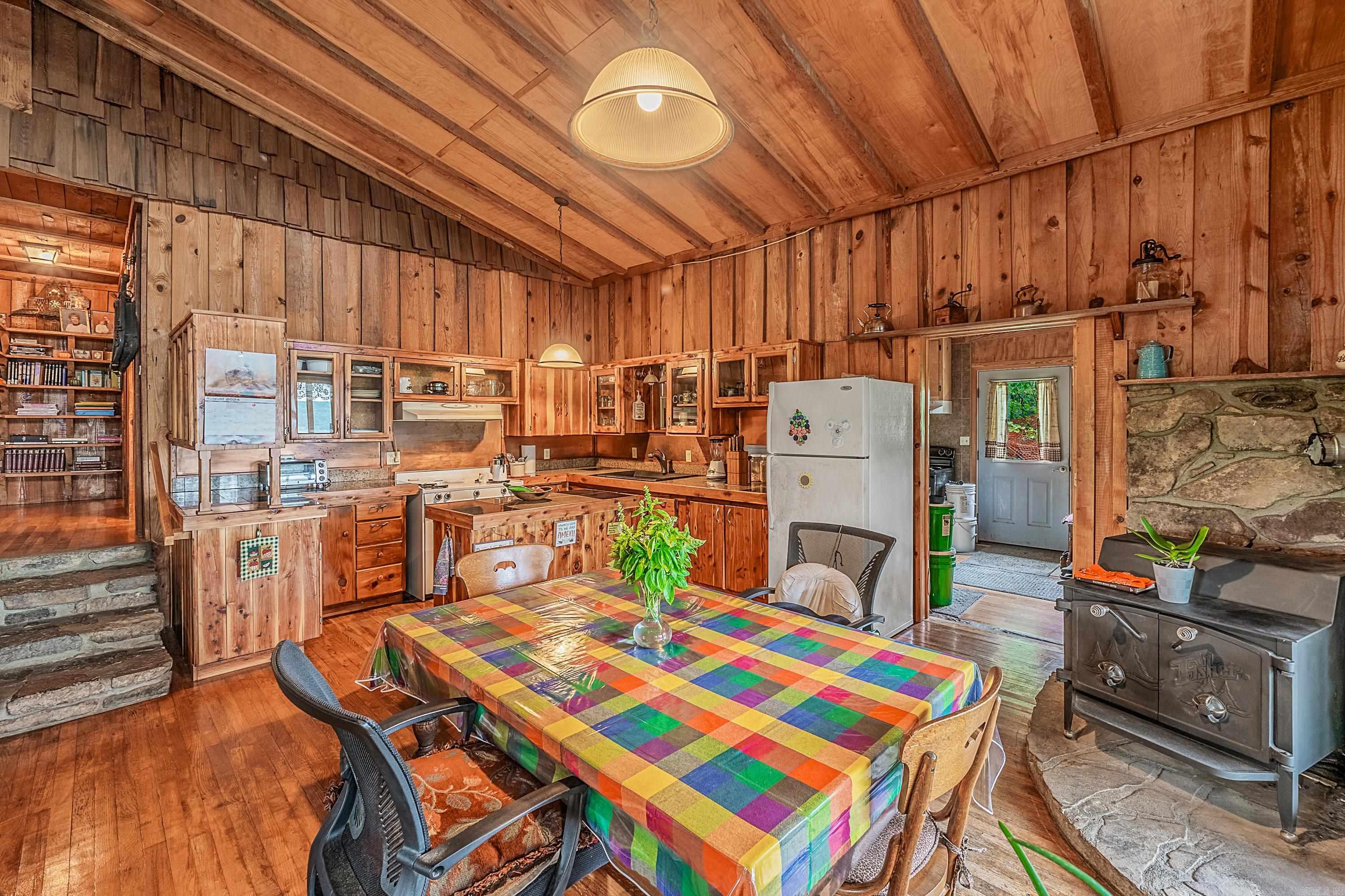 279  Candy  Clinton, AR