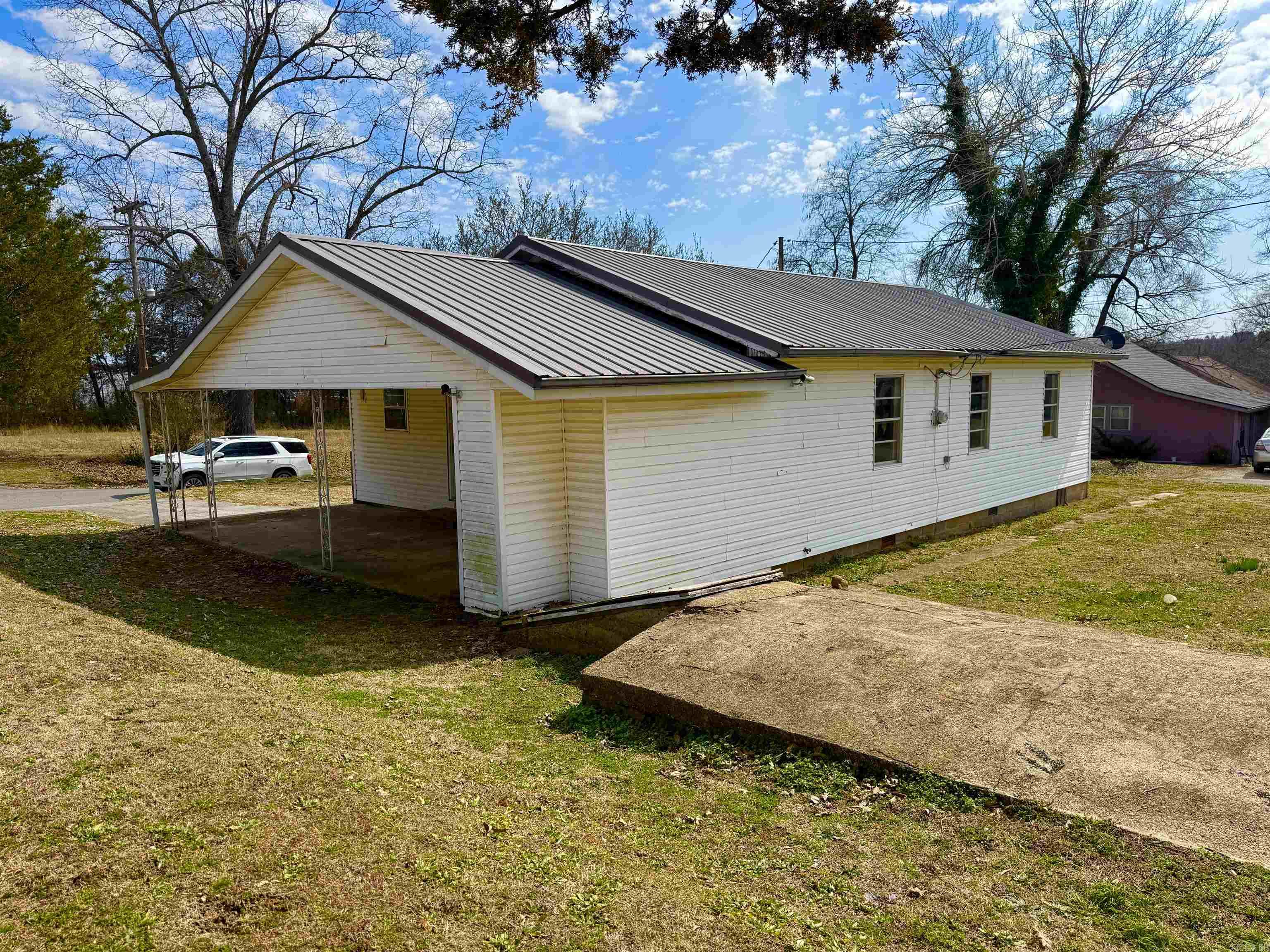 76  Spring  Melbourne, AR