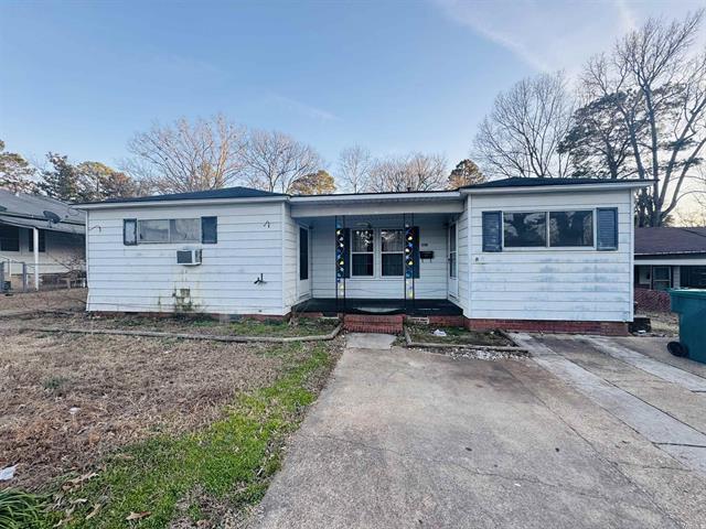907 W Calhoun  Magnolia, AR
