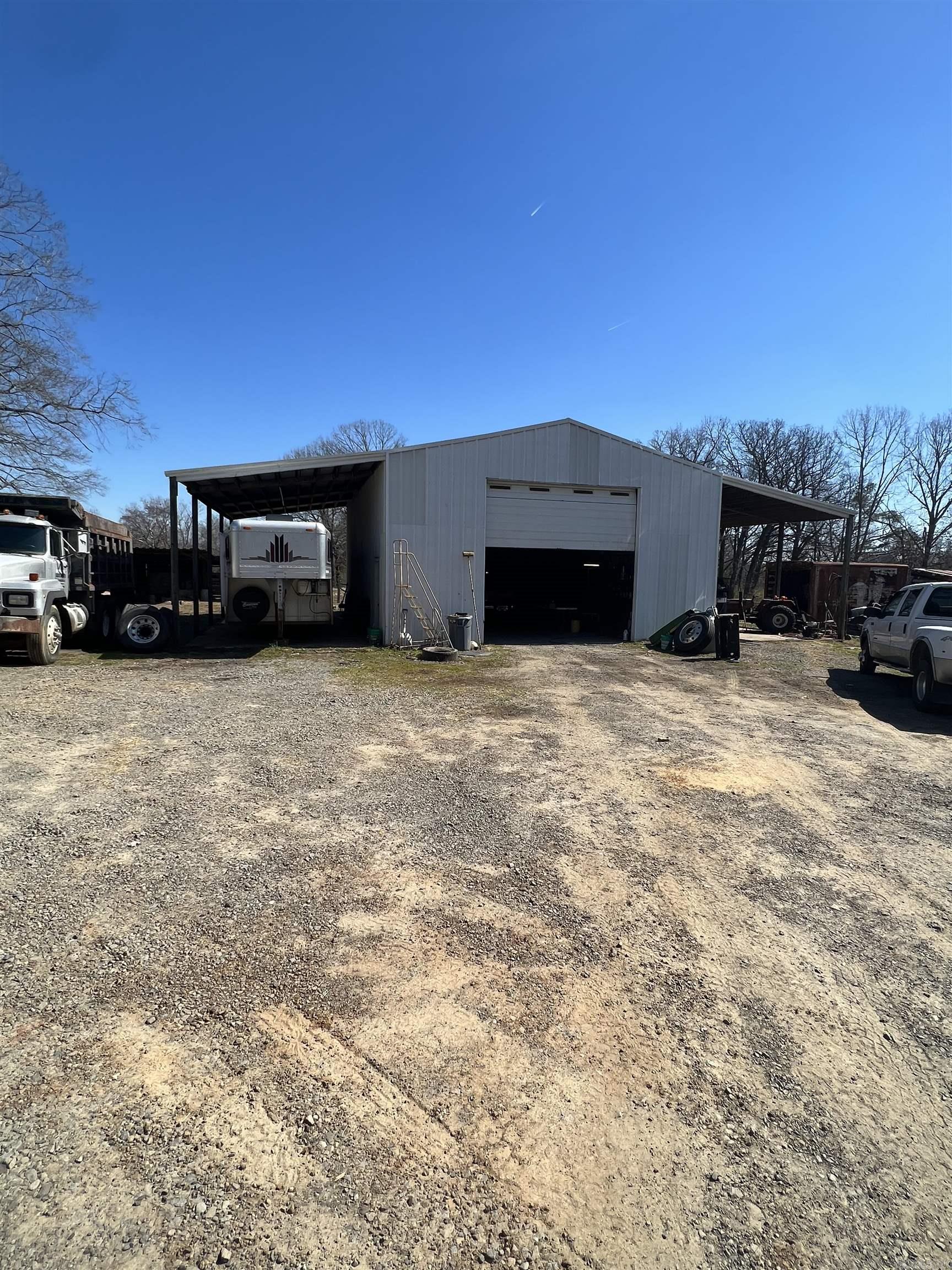 2209  Old Military  Jacksonville, AR