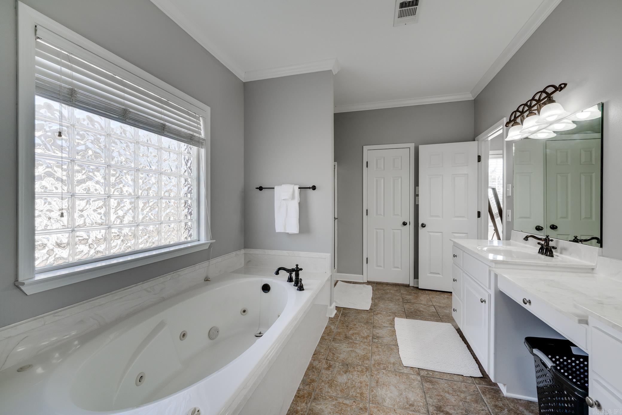 10  Hickory  Greenbrier, AR