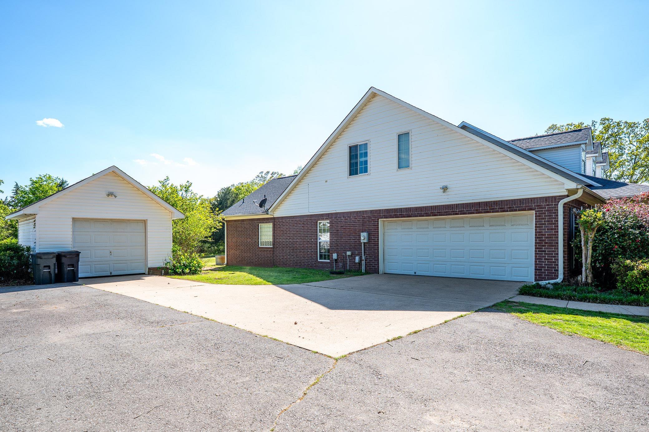 10  Hickory  Greenbrier, AR