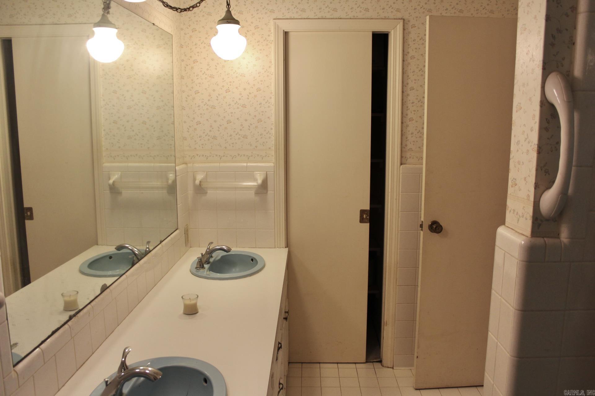 2300  Forest Knoll  Pine Bluff, AR