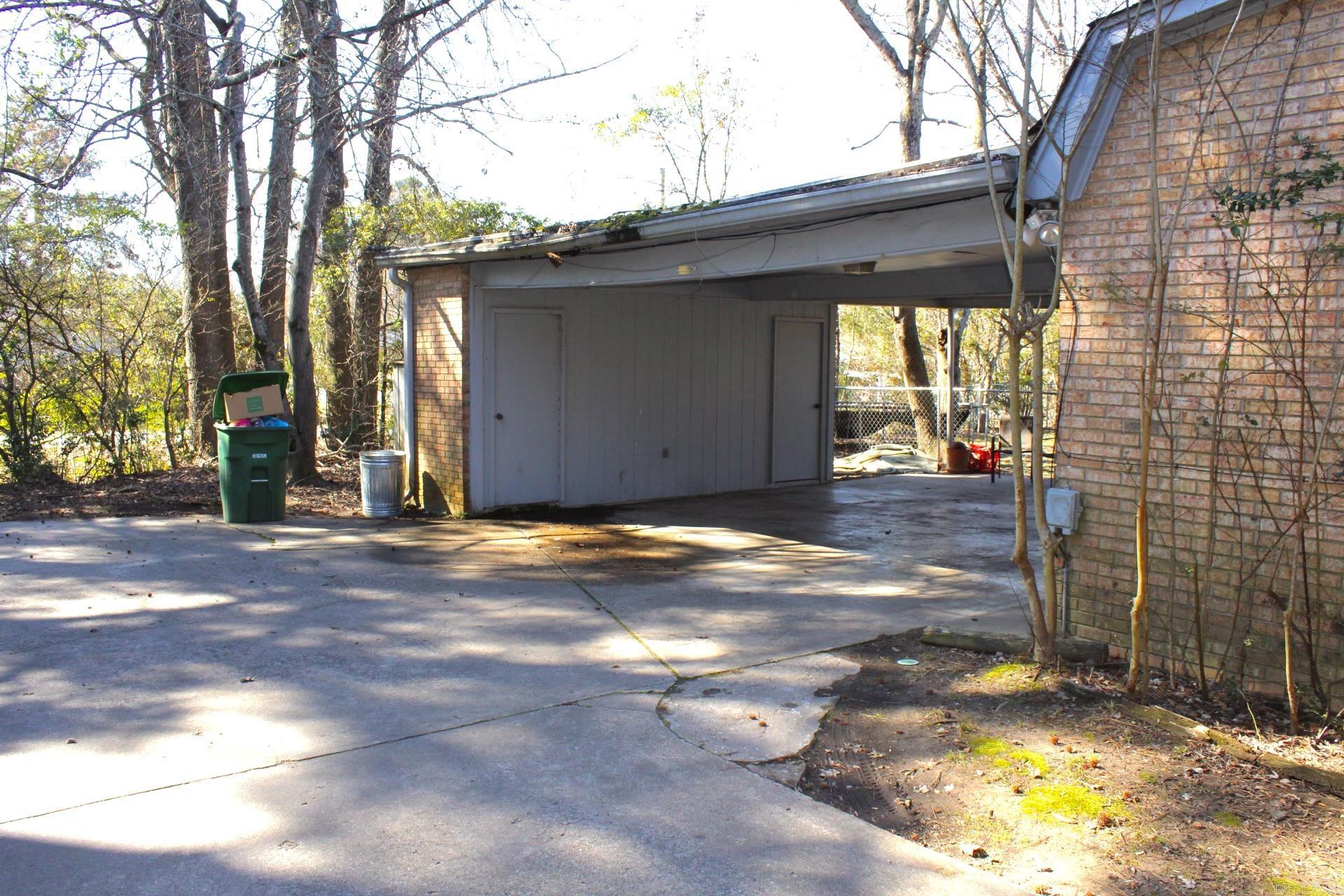 2300  Forest Knoll  Pine Bluff, AR