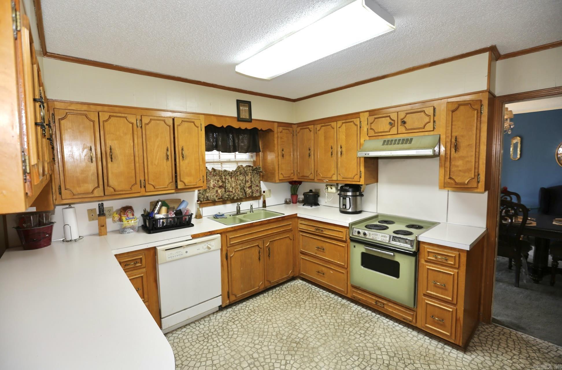 2300  Forest Knoll  Pine Bluff, AR