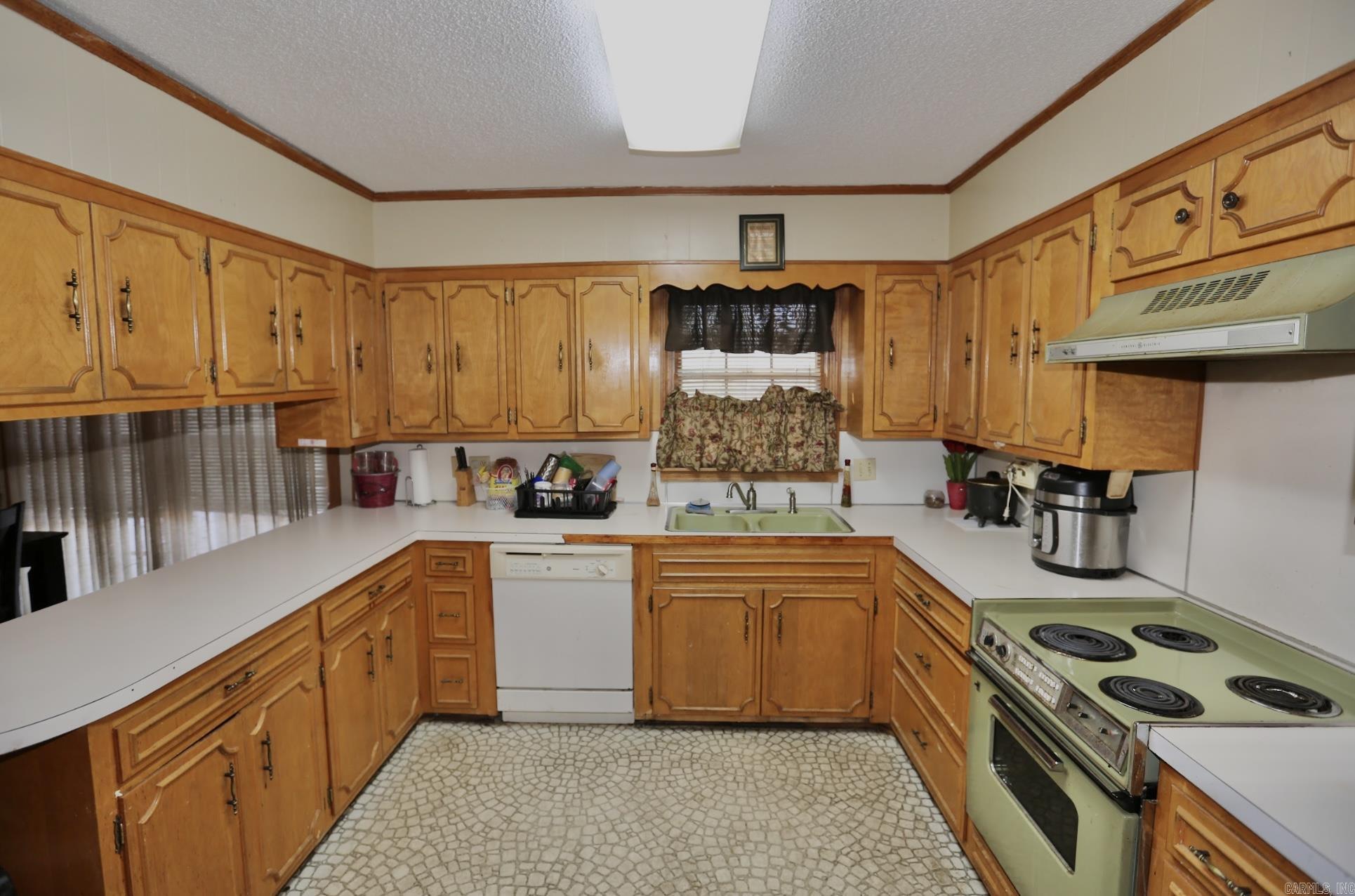 2300  Forest Knoll  Pine Bluff, AR