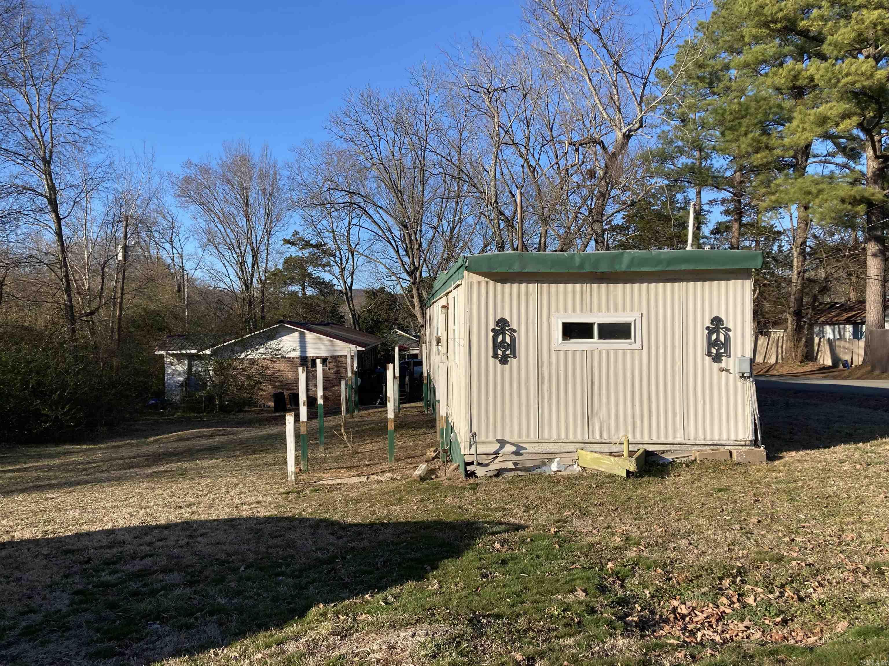 558  Main & Poplar St  Clinton, AR