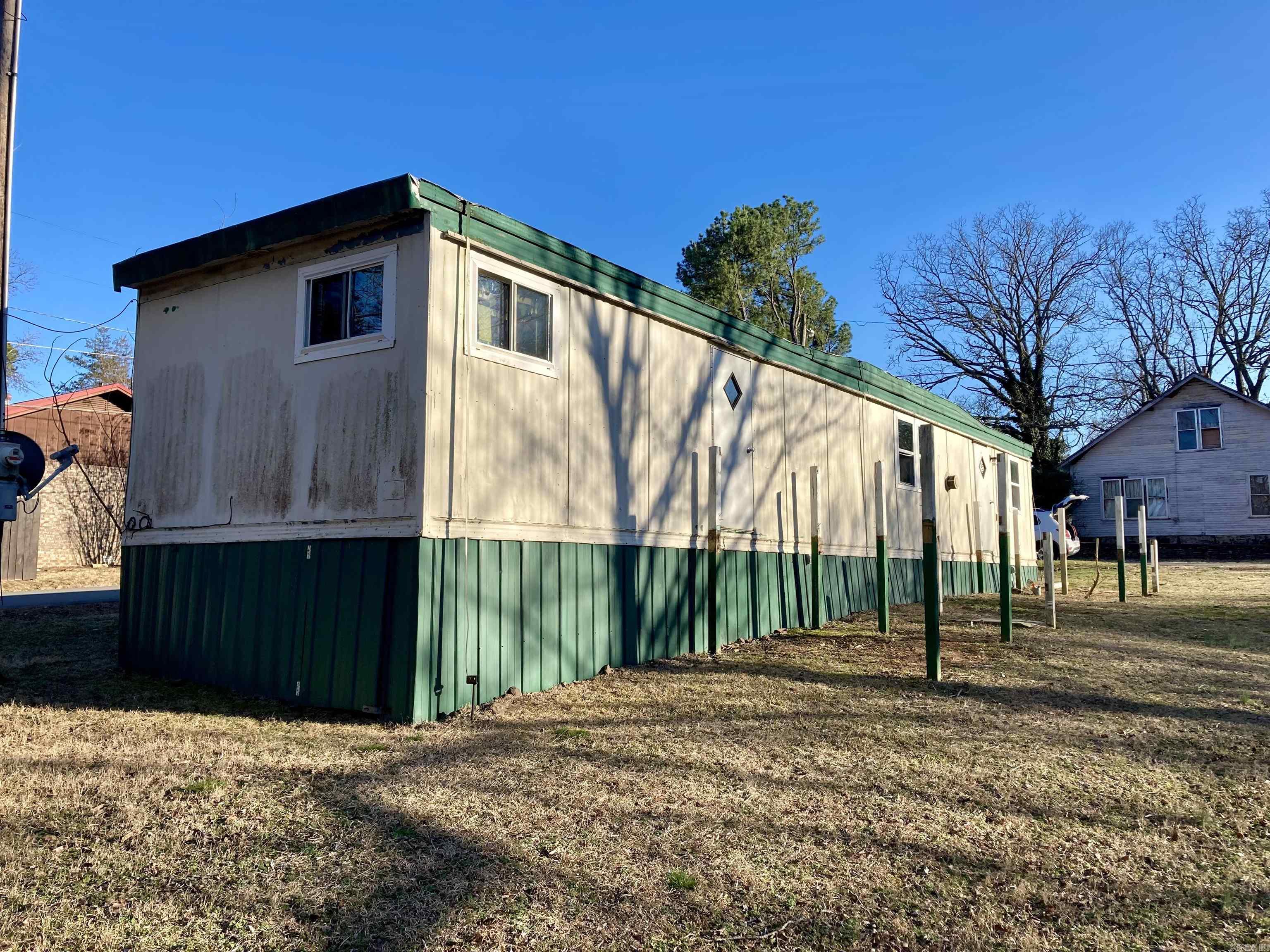 558  Main & Poplar St  Clinton, AR