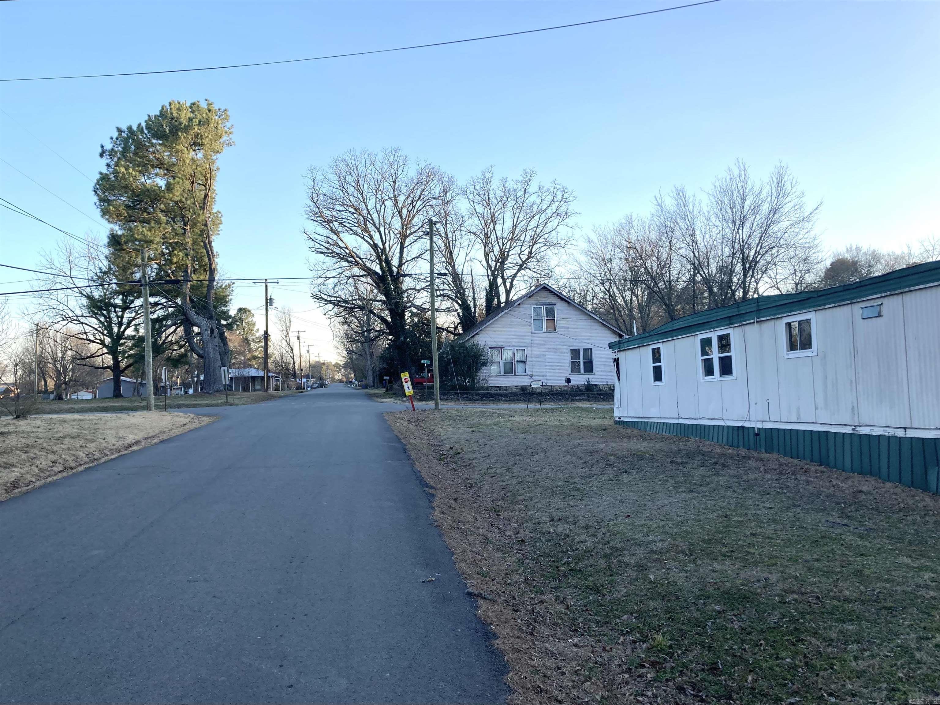 558  Main & Poplar St  Clinton, AR