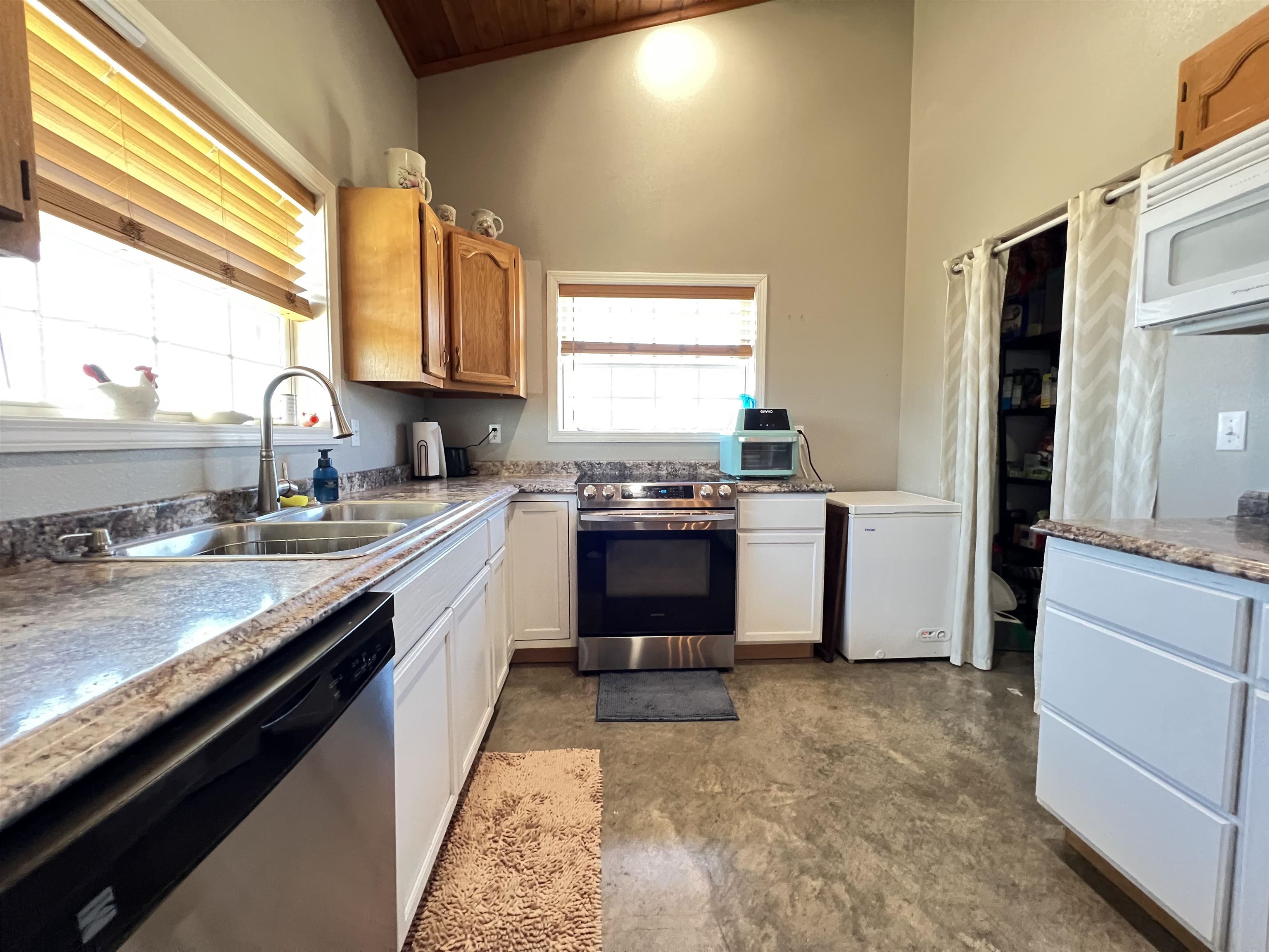 5048  HWY 289 North  Ash Flat, AR