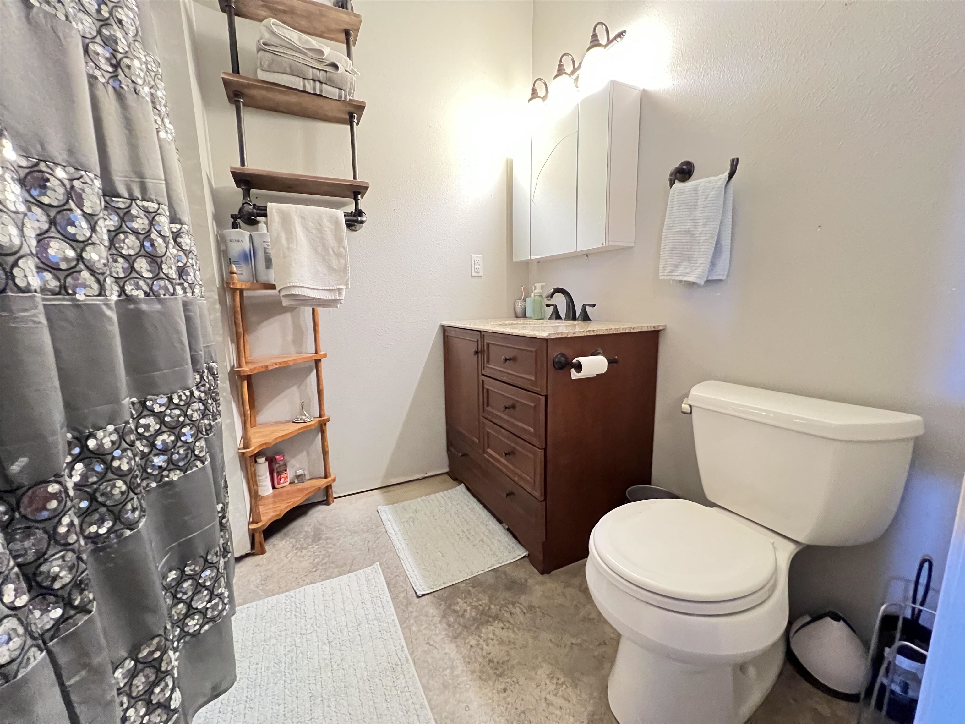5048  HWY 289 North  Ash Flat, AR