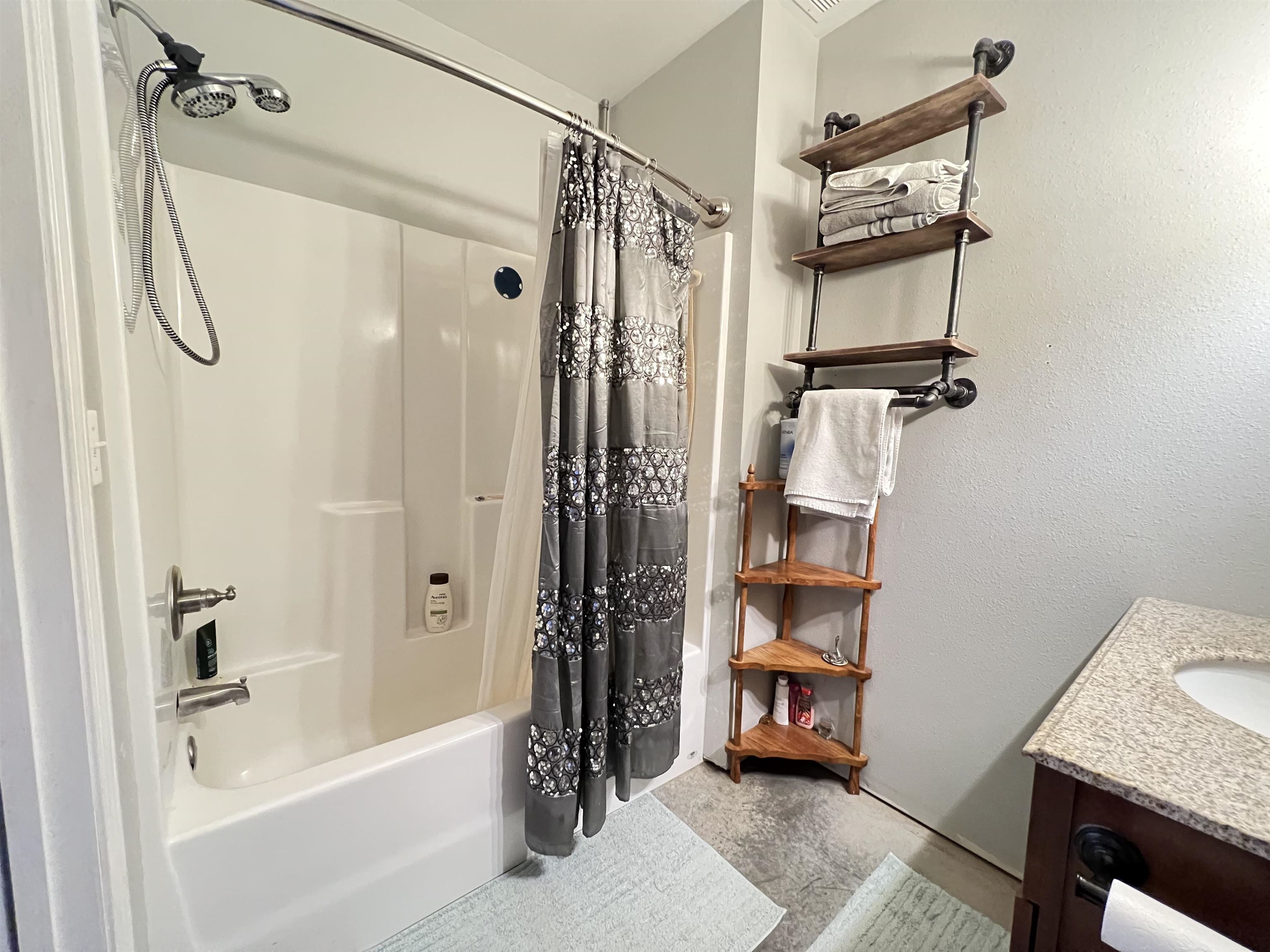 5048  HWY 289 North  Ash Flat, AR