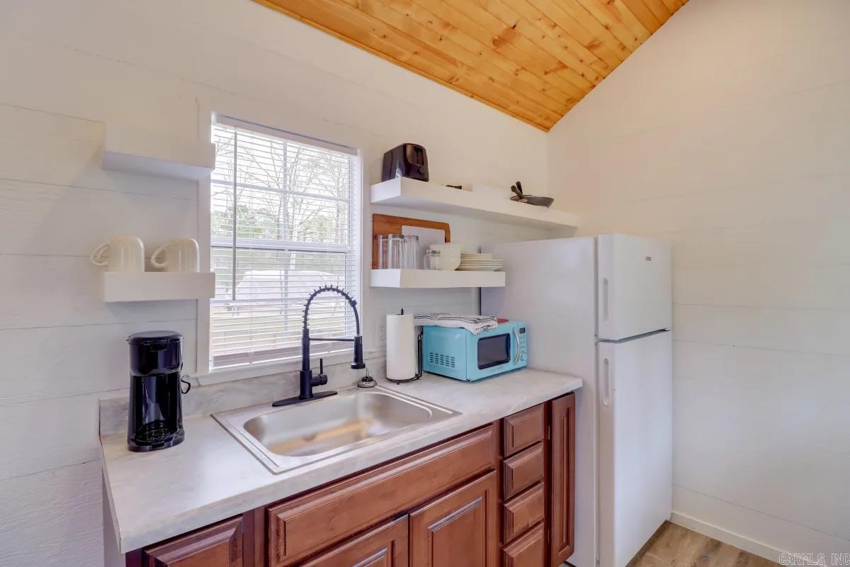 272  Highland  Tumbling Shoals, AR