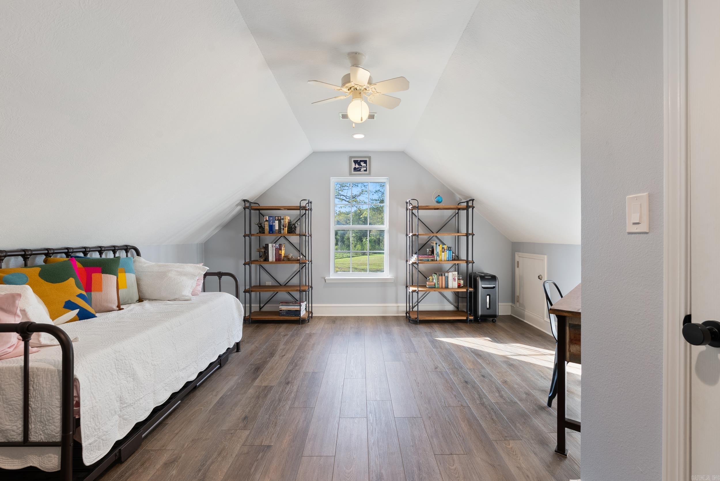 11  Hillside  Greenbrier, AR