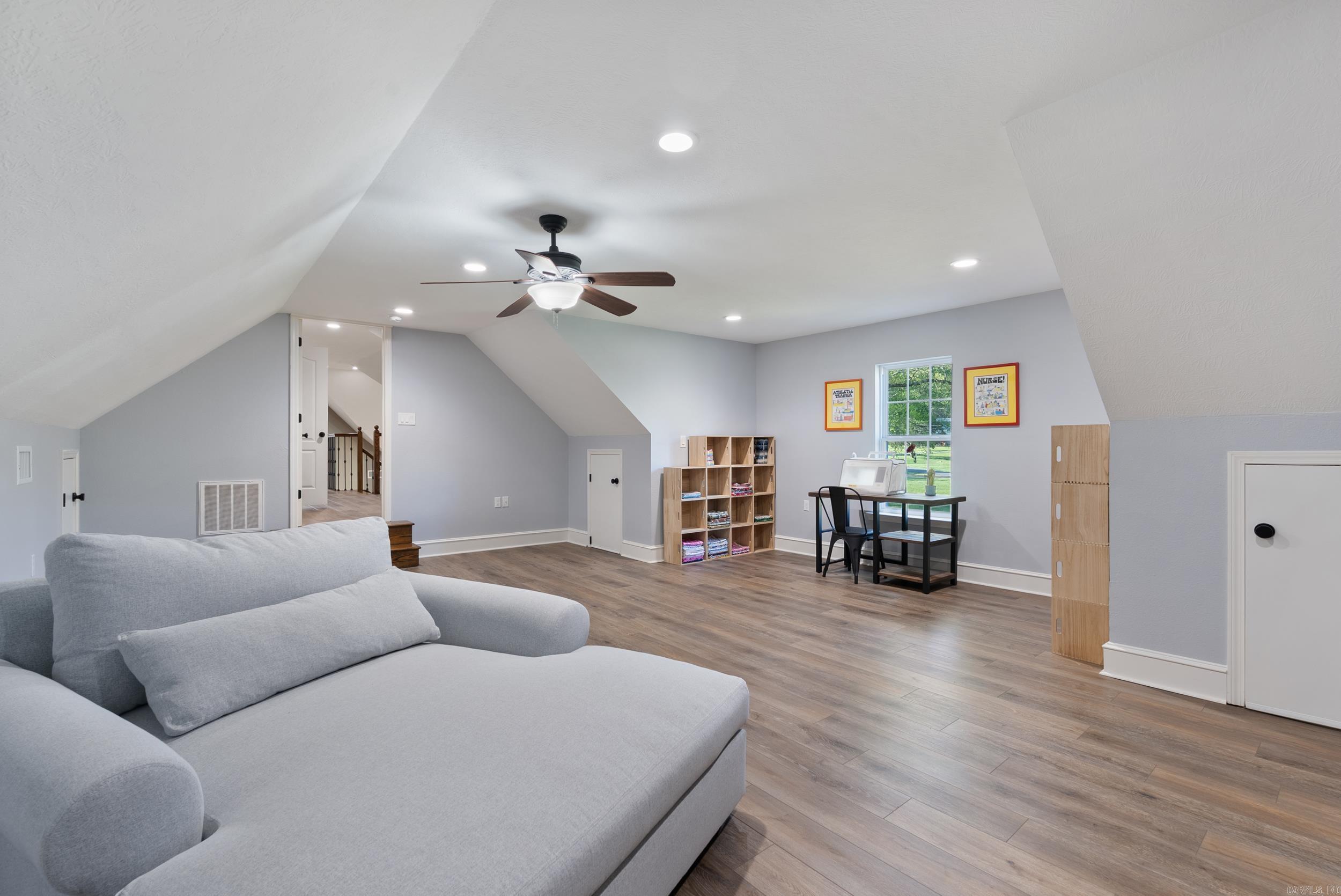 11  Hillside  Greenbrier, AR