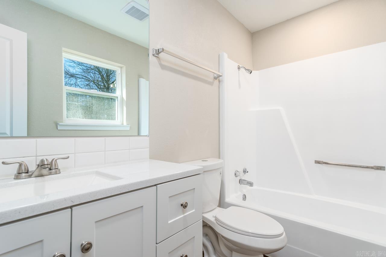 2704 W Greenbrier  Benton, AR