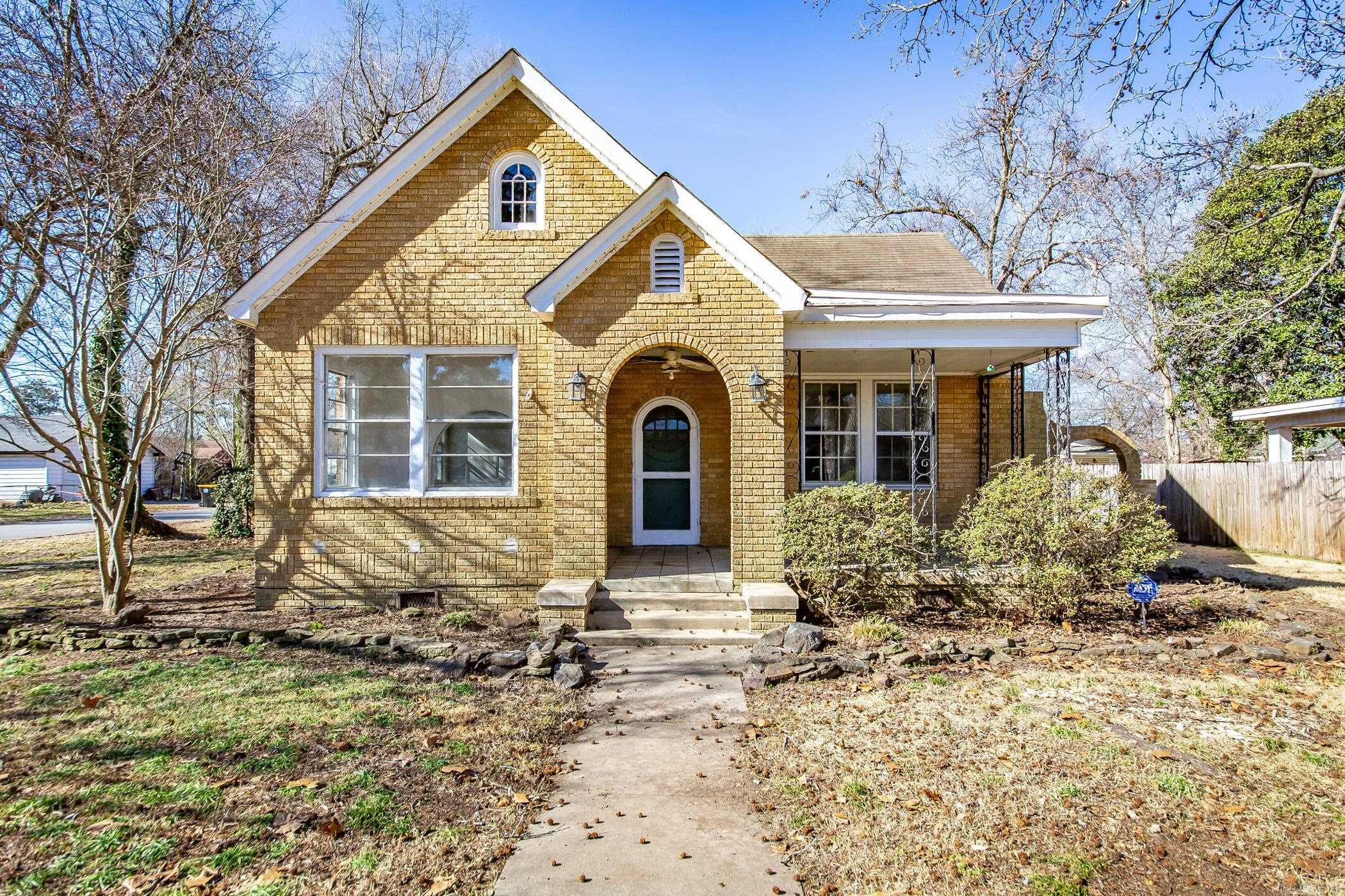 322 SE 4th  England, AR