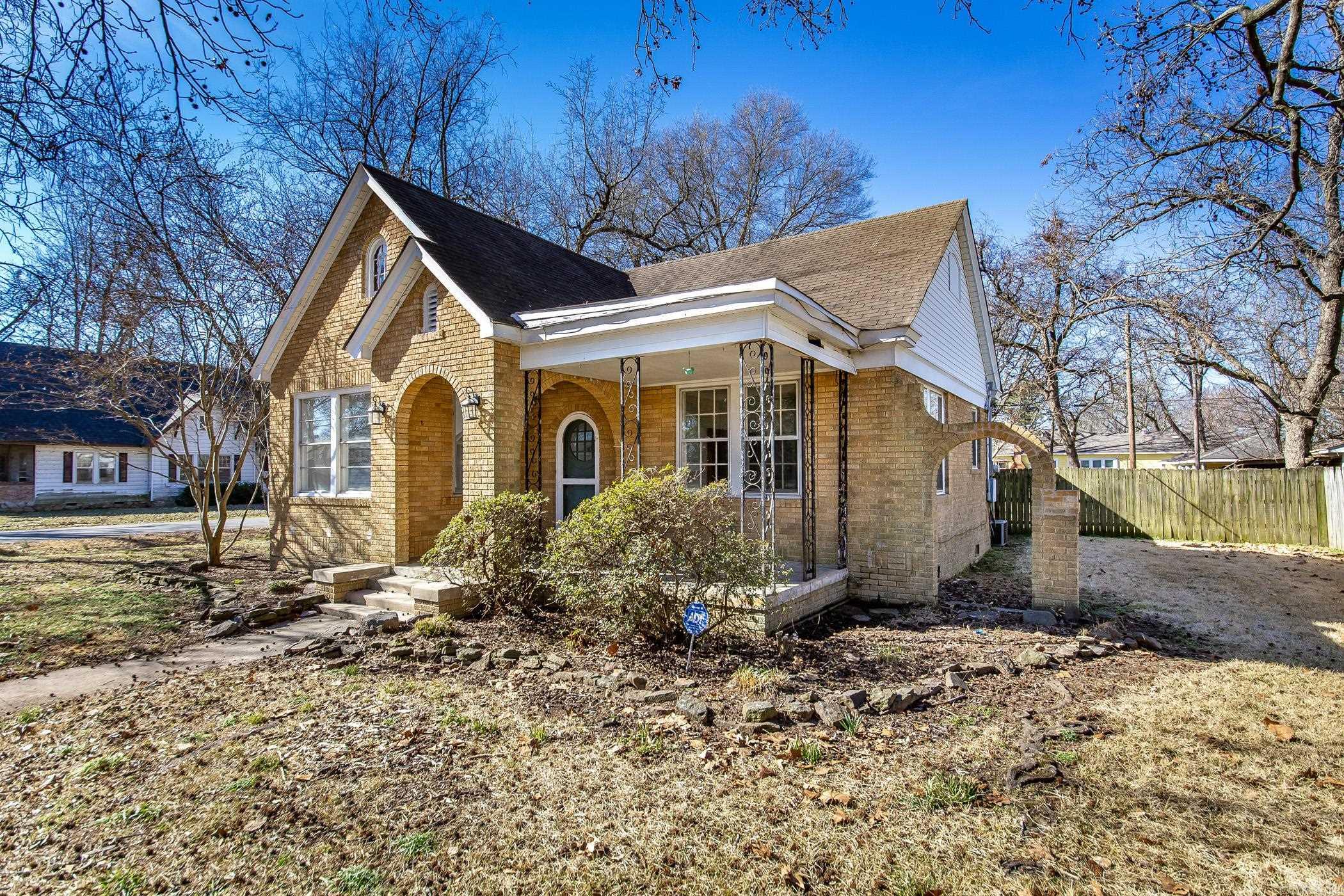 322 SE 4th  England, AR