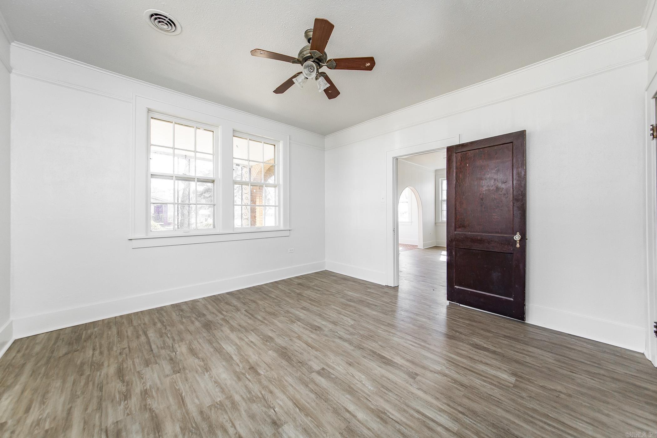 322 SE 4th  England, AR