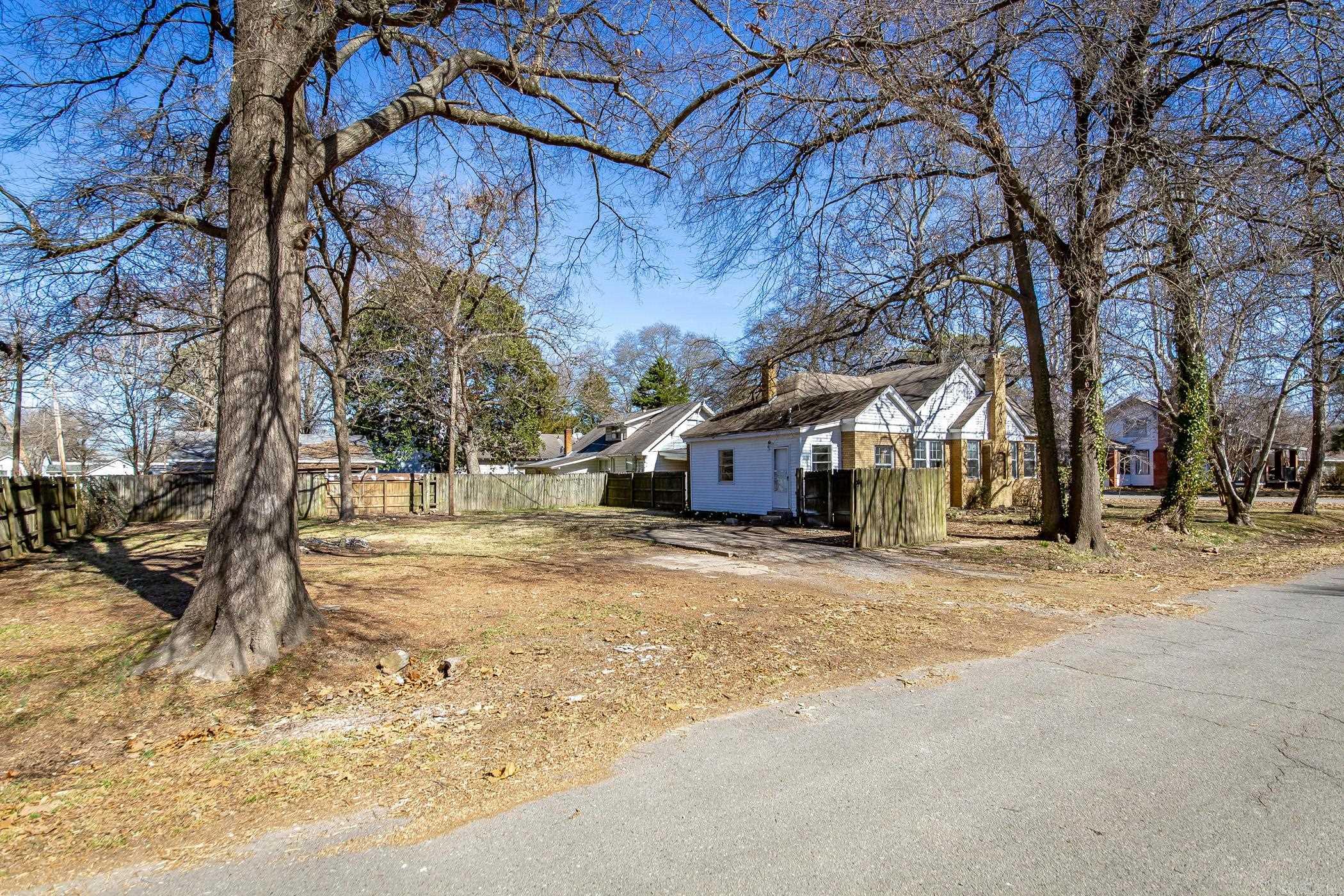 322 SE 4th  England, AR