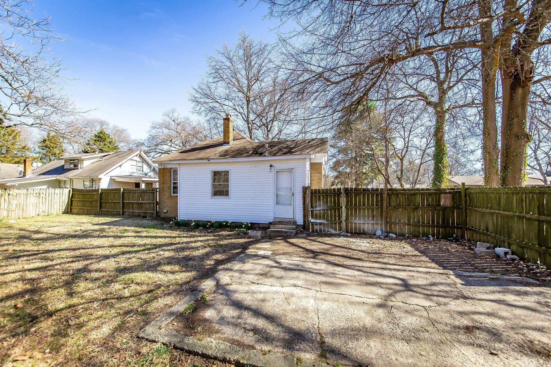 322 SE 4th  England, AR