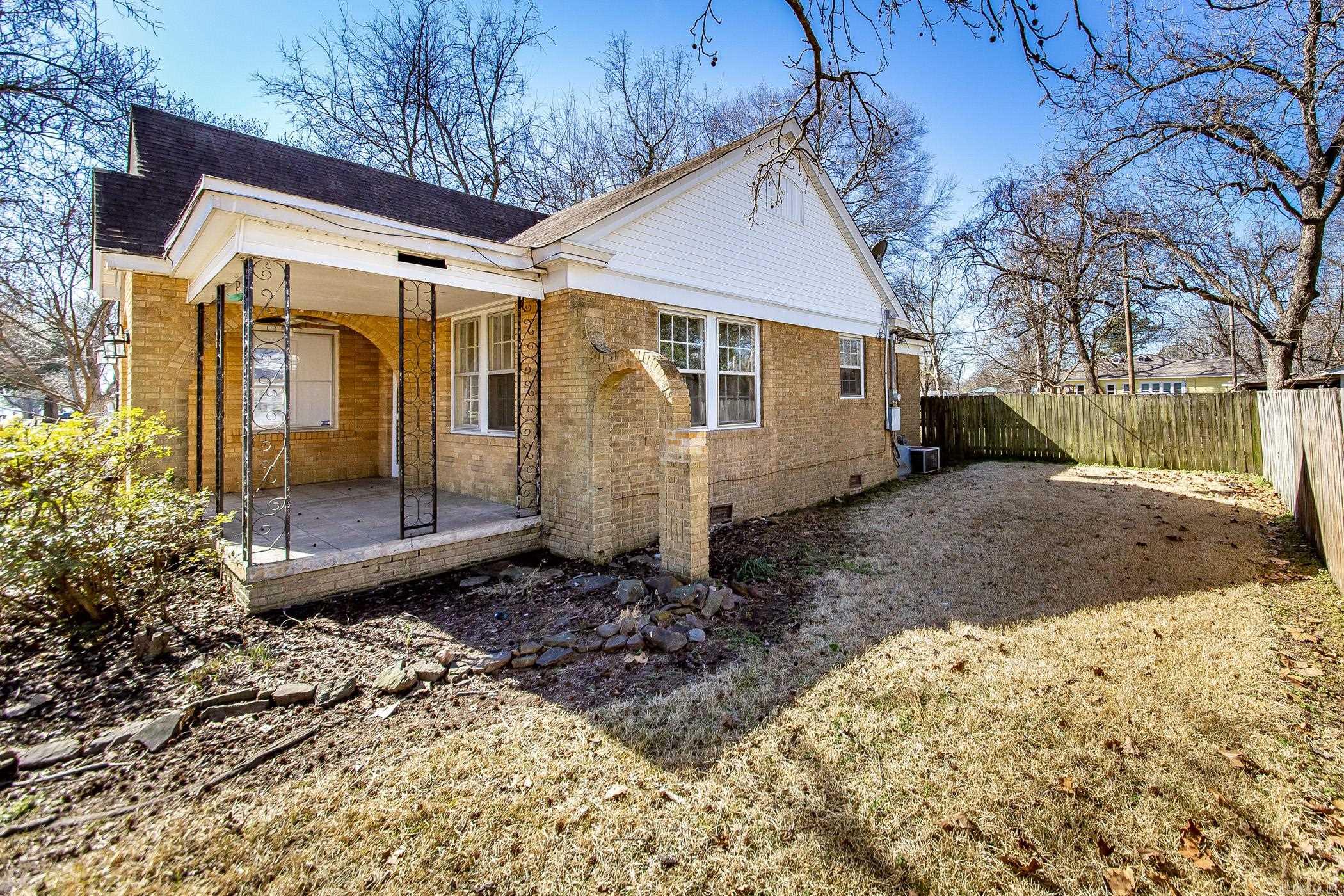 322 SE 4th  England, AR