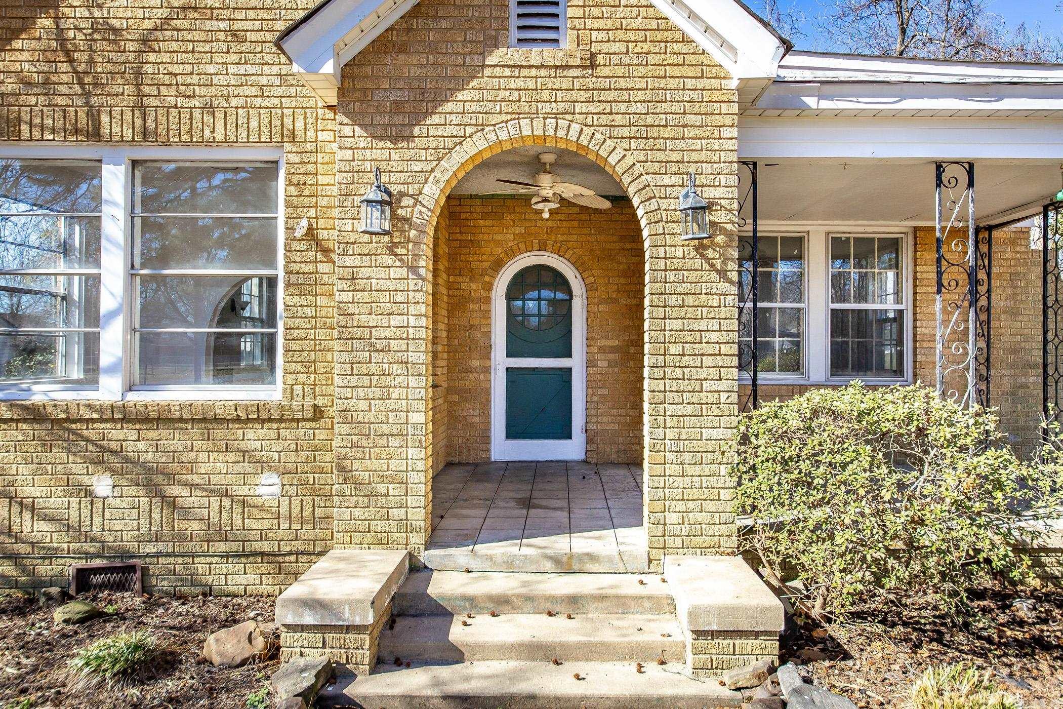 322 SE 4th  England, AR