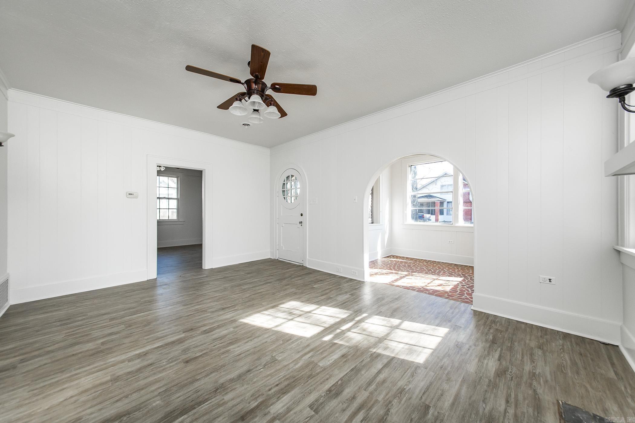 322 SE 4th  England, AR